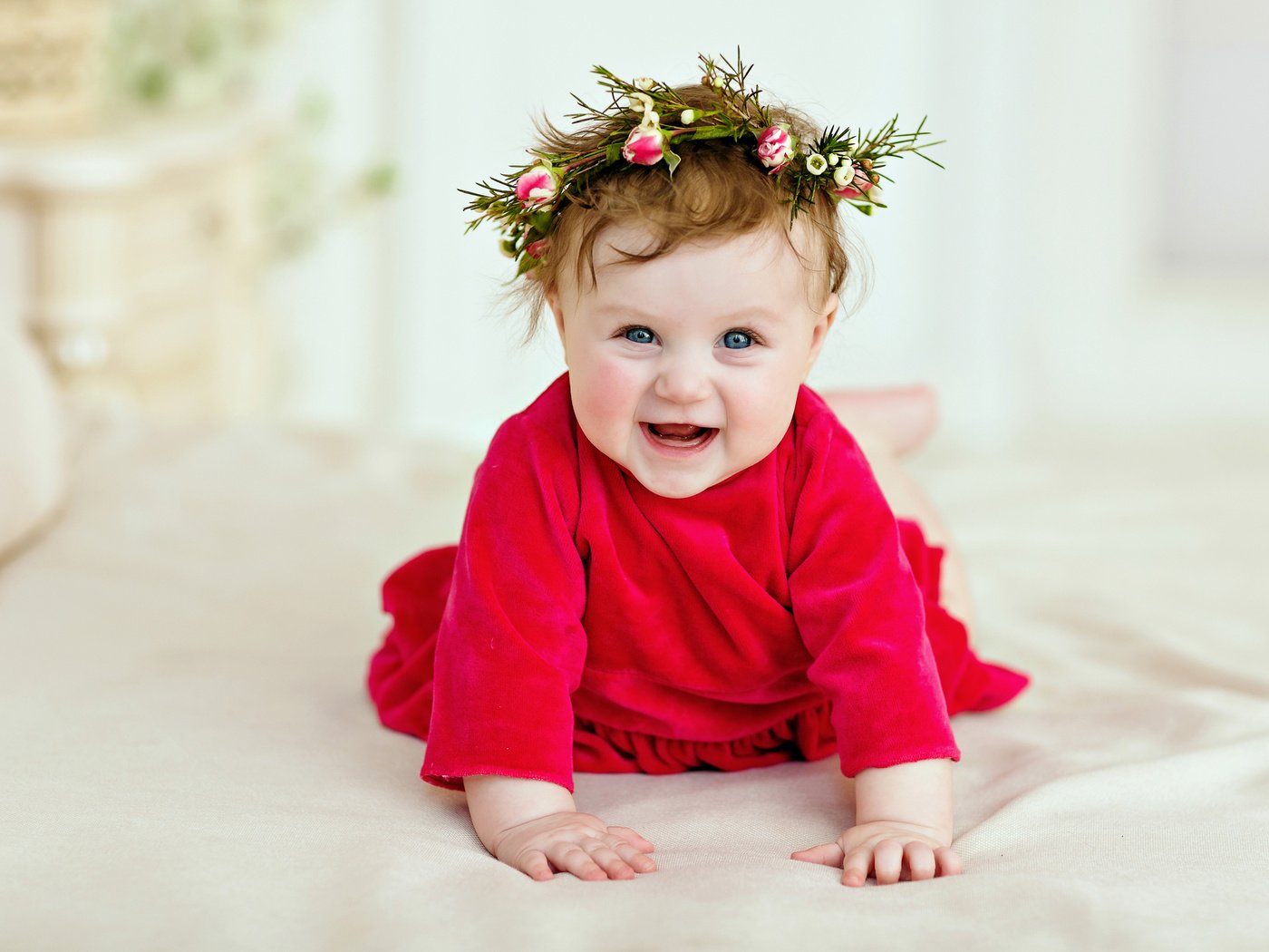 Обои платье, улыбка, девочка, ребенок, венок, малышка, dress, smile, girl, child, wreath, baby разрешение 4500x3000 Загрузить