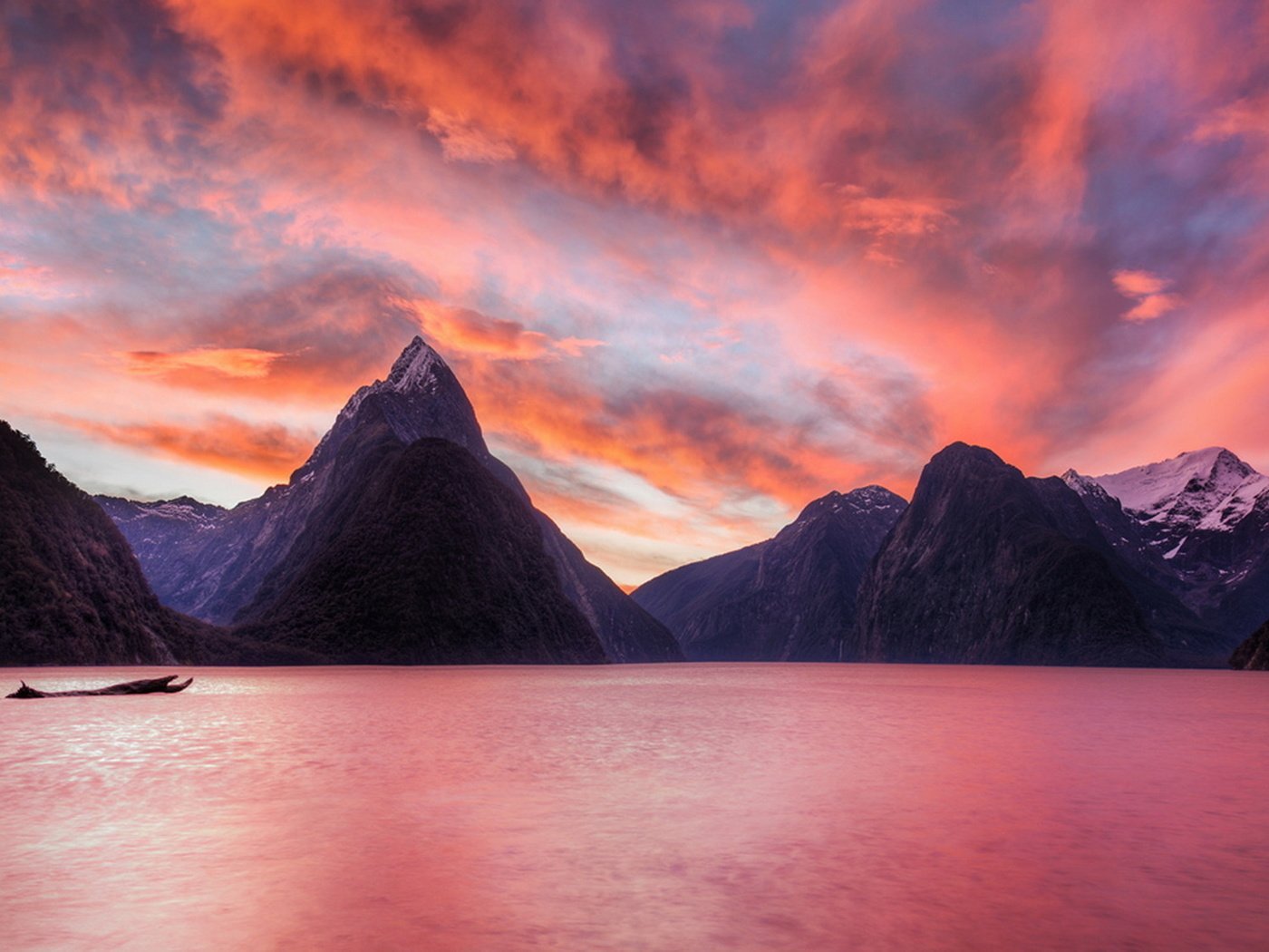 Обои небо, облака, озеро, горы, закат, новая зеландия, милфорд саунд, sunset in milford sound, trey ratcliff, the sky, clouds, lake, mountains, sunset, new zealand, milford sound разрешение 1920x1129 Загрузить