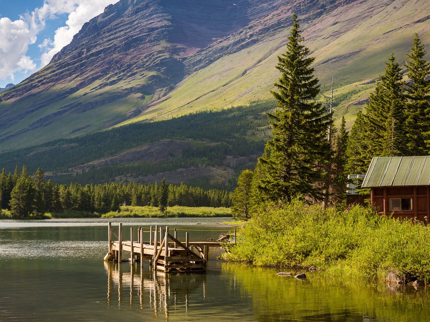 Обои небо, национальный парк глейшер, деревья, hike lake, озеро, горы, мостик, сша, домик, монтана, the sky, glacier national park, trees, lake, mountains, the bridge, usa, house, montana разрешение 2048x1280 Загрузить