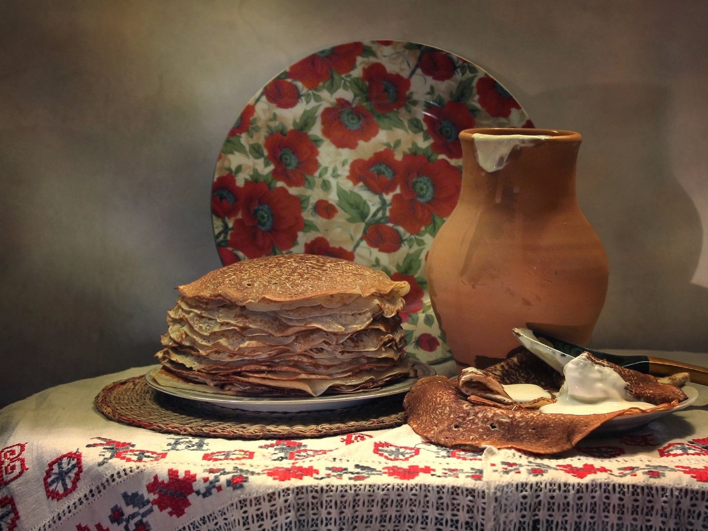 Обои кувшин, тарелка, блины, натюрморт, сметана, pitcher, plate, pancakes, still life, sour cream разрешение 1920x1261 Загрузить