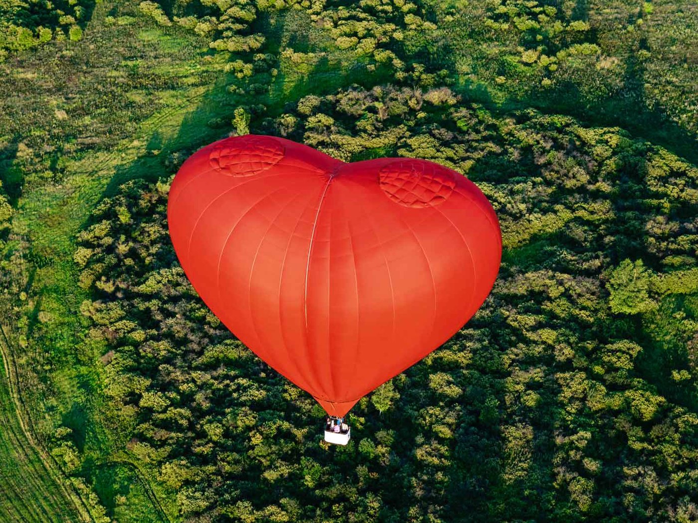 Обои пейзаж, полет, сердце, корзина, воздушный шар, landscape, flight, heart, basket, balloon разрешение 1920x1080 Загрузить