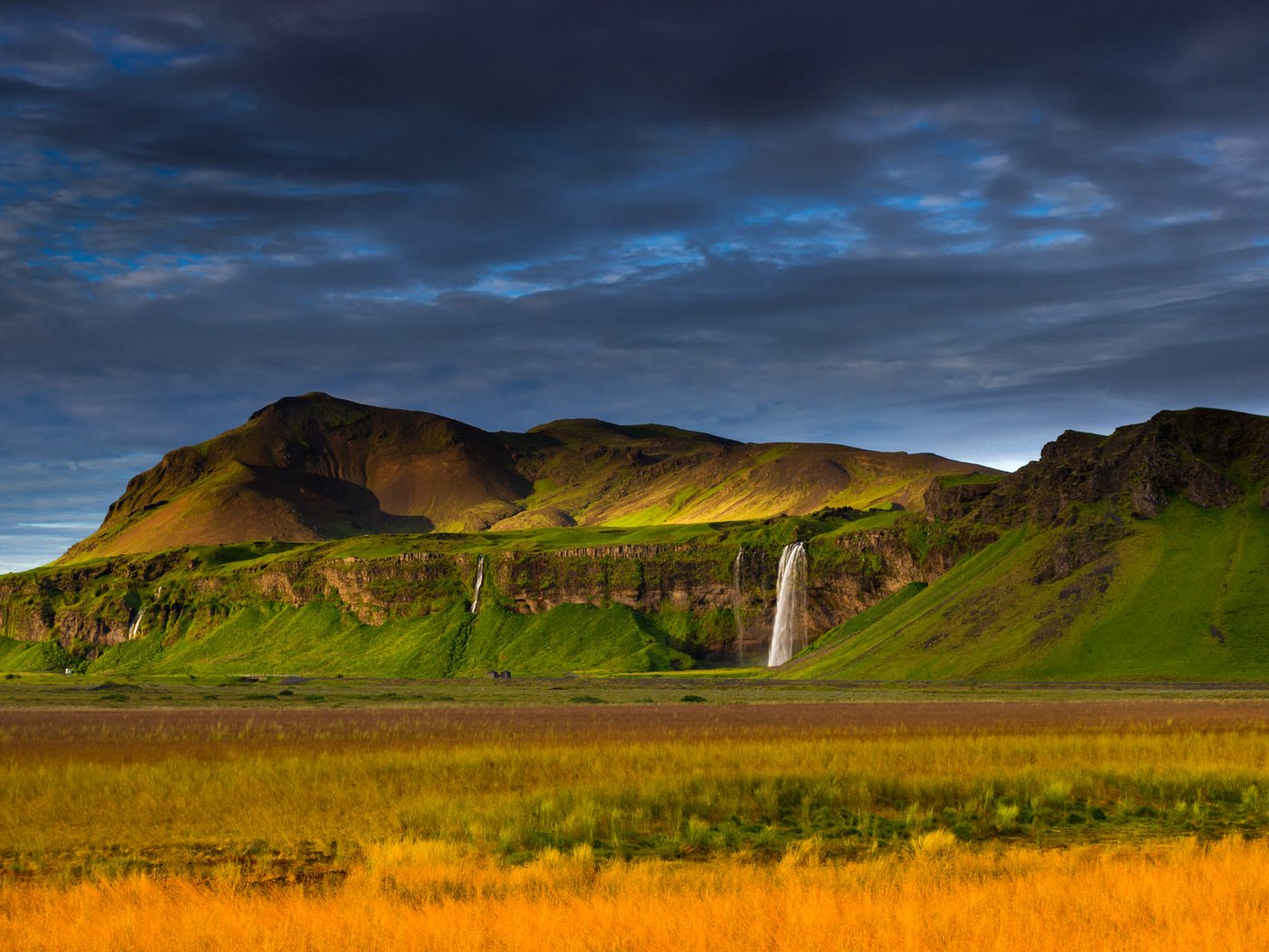 Обои горы, скалы, пейзаж, водопад, исландия, mountains, rocks, landscape, waterfall, iceland разрешение 2048x1342 Загрузить