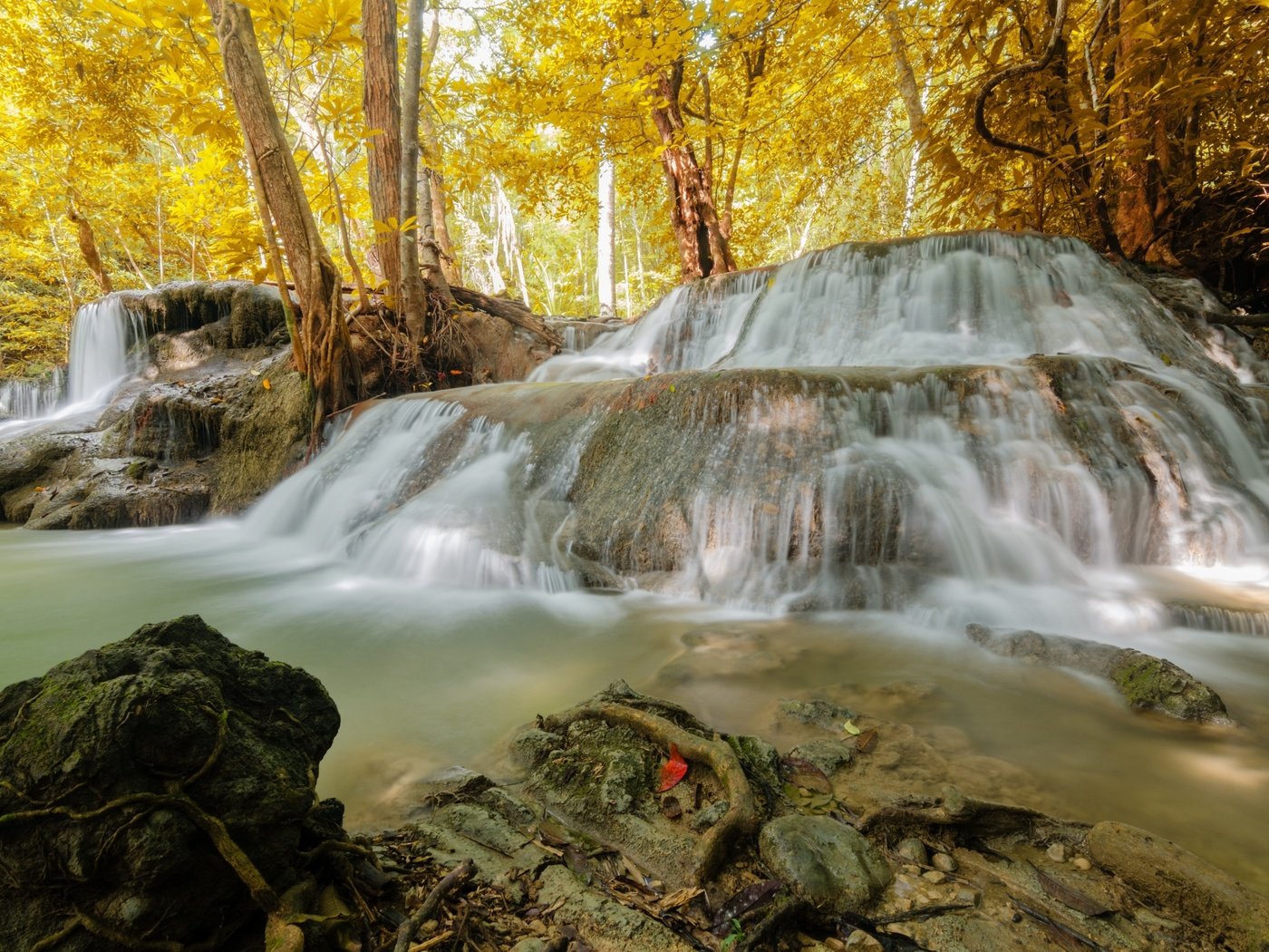 Обои деревья, природа, лес, водопад, осень, huaymaekamin, trees, nature, forest, waterfall, autumn разрешение 3100x2053 Загрузить