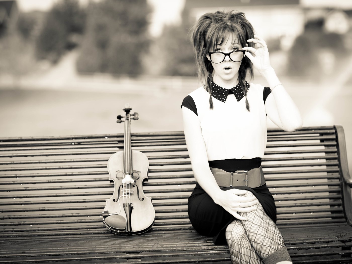 Обои девушка, скрипка, очки, линдси стирлинг, линдсей стирлинг, girl, violin, glasses, lindsey stirling, lindsay stirling разрешение 5760x3840 Загрузить