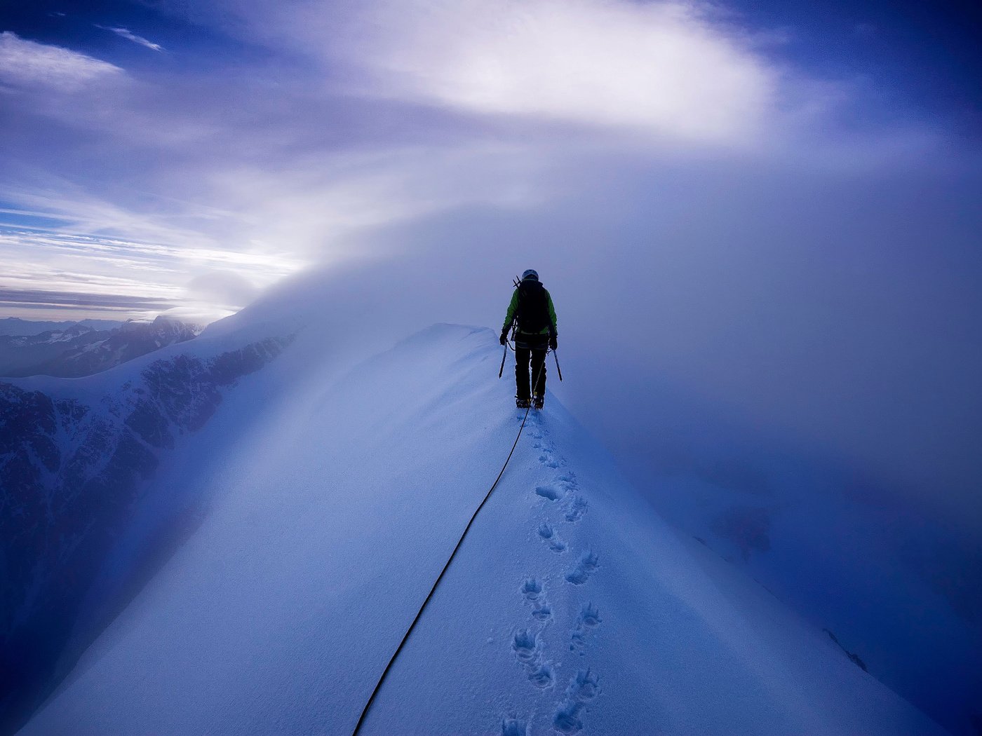 Обои горы, снег, альпинист, mountains, snow, climber разрешение 2048x1362 Загрузить