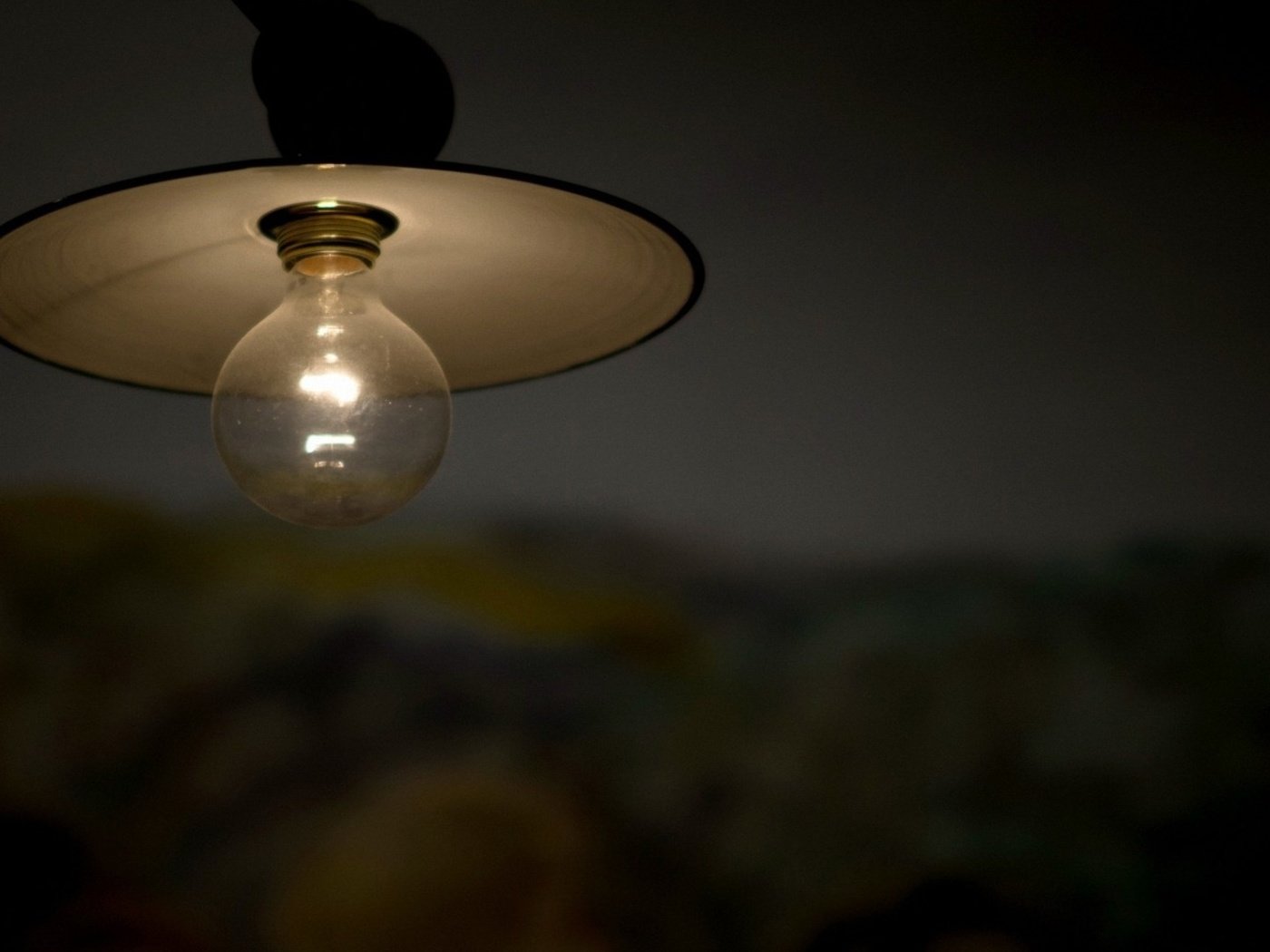 Обои мрак, фон, лампа, фонарь, лампочка, миримализм, the darkness, background, lamp, lantern, light bulb, minimalism разрешение 1920x1080 Загрузить