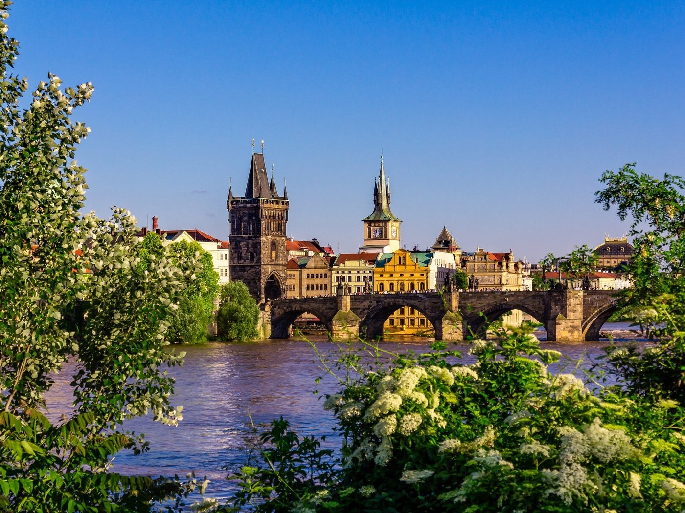 Обои река, весна, прага, карлов мост, чехия, влтава, river, spring, prague, charles bridge, czech republic, vltava разрешение 2048x1365 Загрузить