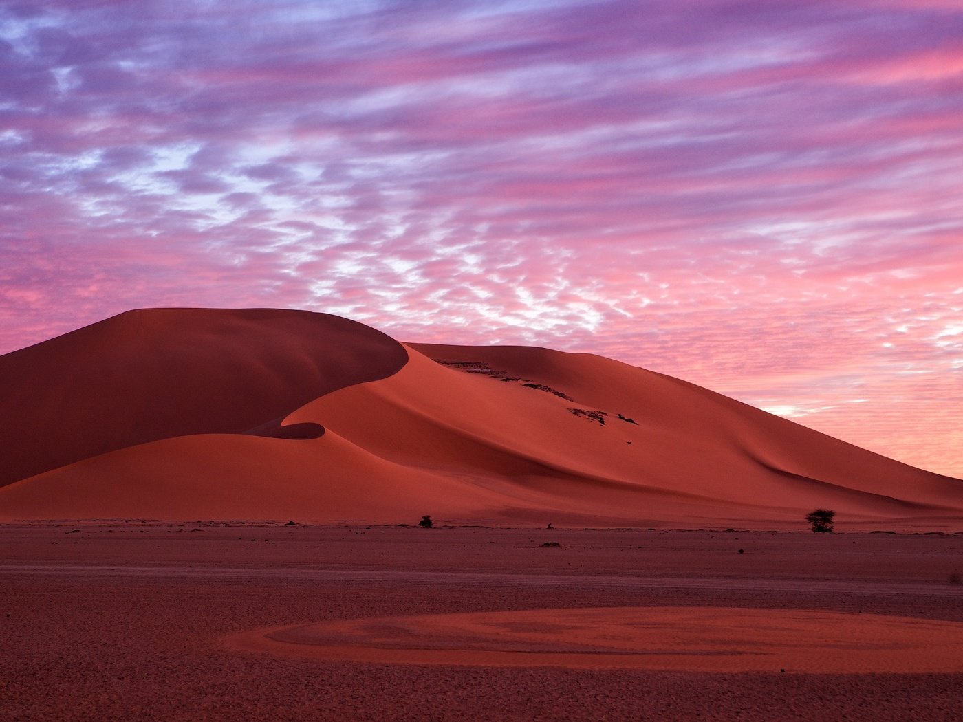 Обои небо, облака, вечер, природа, утро, песок, пустыня, дюны, the sky, clouds, the evening, nature, morning, sand, desert, dunes разрешение 1920x1280 Загрузить