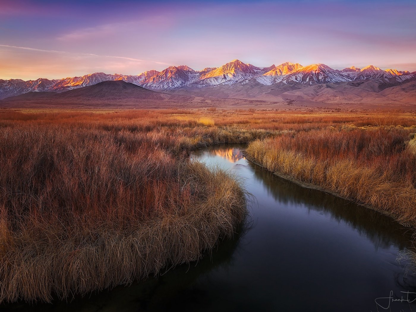 Обои трава, вечер, река, горы, природа, утро, grass, the evening, river, mountains, nature, morning разрешение 2048x1367 Загрузить