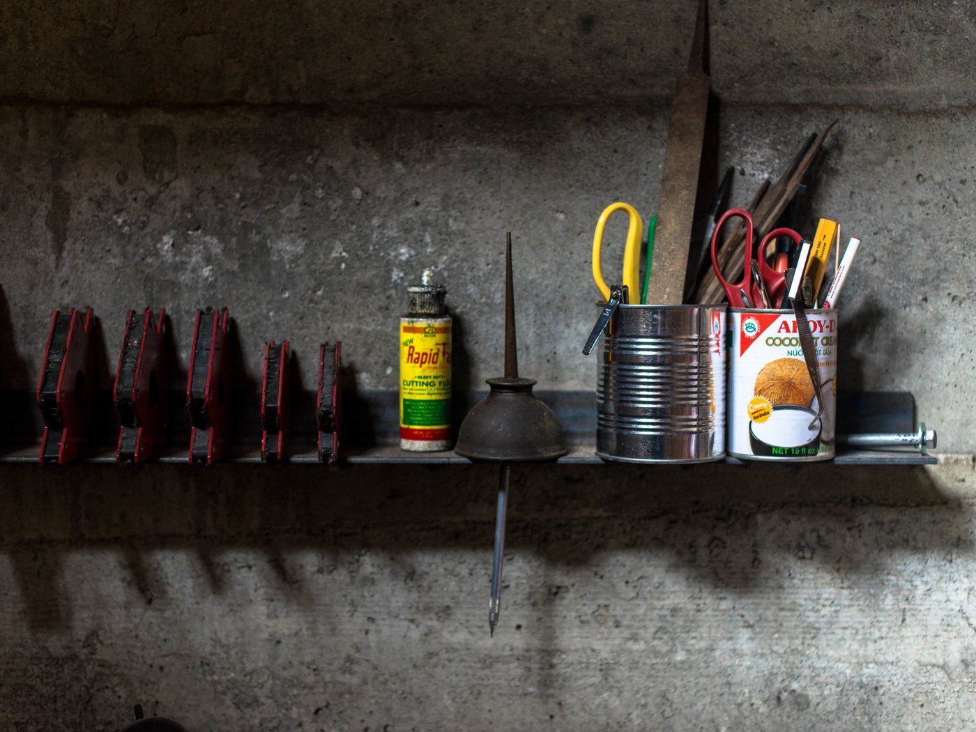 Обои стена, строительство, инструменты, гараж, полка, roman pohorecki, wall, construction, tools, garage, shelf разрешение 5923x3954 Загрузить