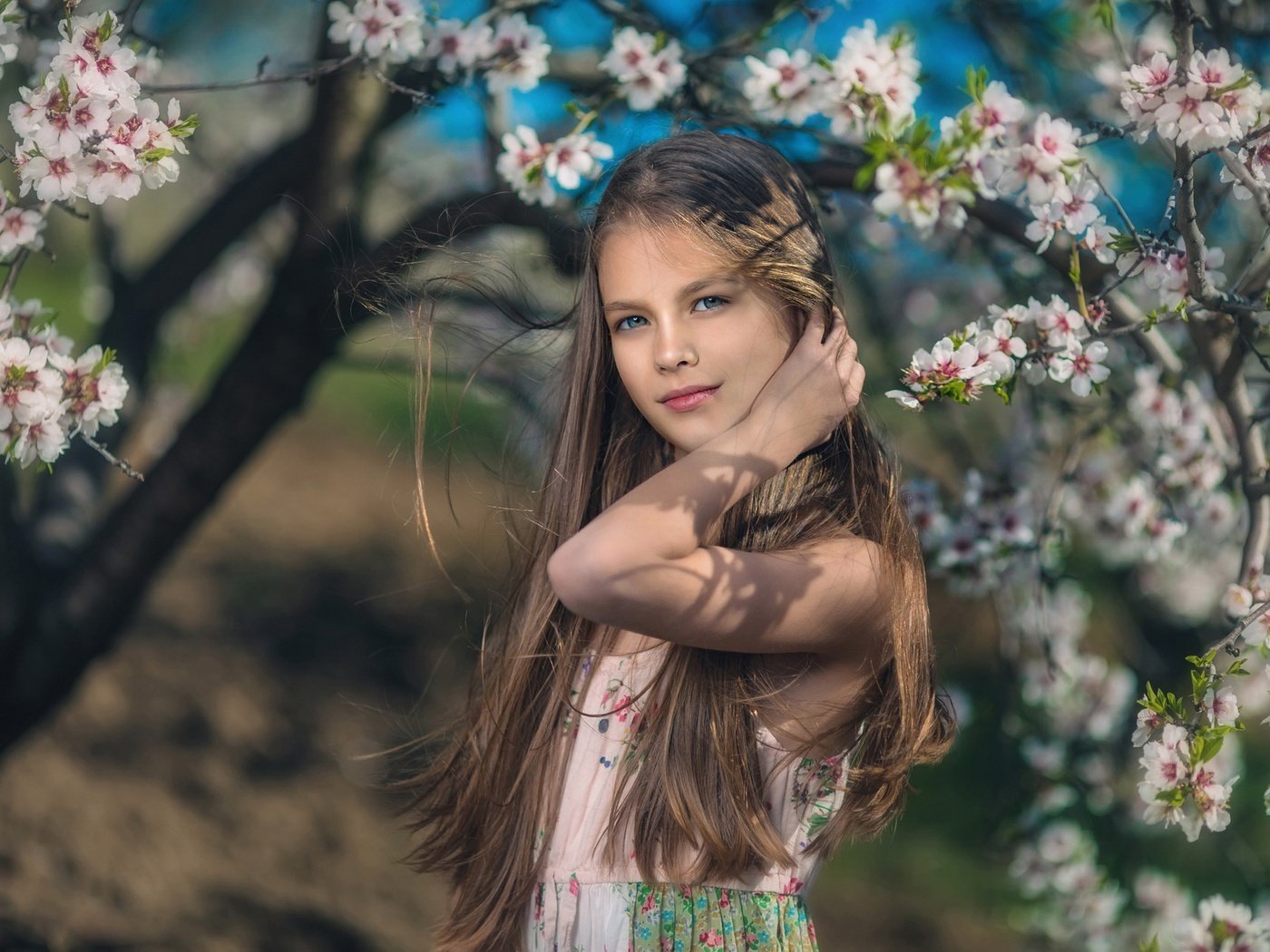 Обои цветение, дети, девочка, весна, волосы, flowering, children, girl, spring, hair разрешение 1920x1280 Загрузить