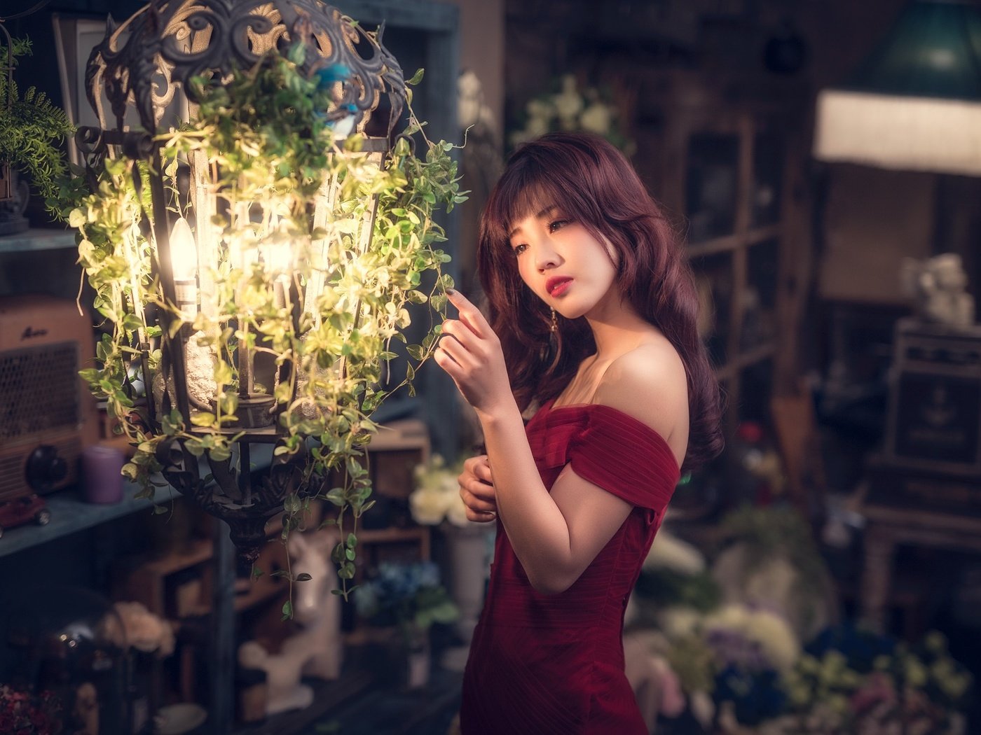 Обои девушка, платье, взгляд, лампа, волосы, азиатка, girl, dress, look, lamp, hair, asian разрешение 2048x1365 Загрузить