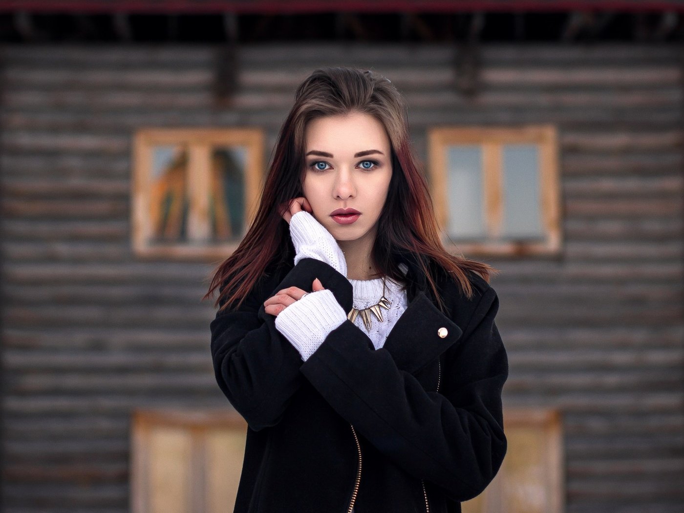 Обои девушка, взгляд, волосы, макияж, пальто, голубоглазая, girl, look, hair, makeup, coat, blue-eyed разрешение 2560x1440 Загрузить