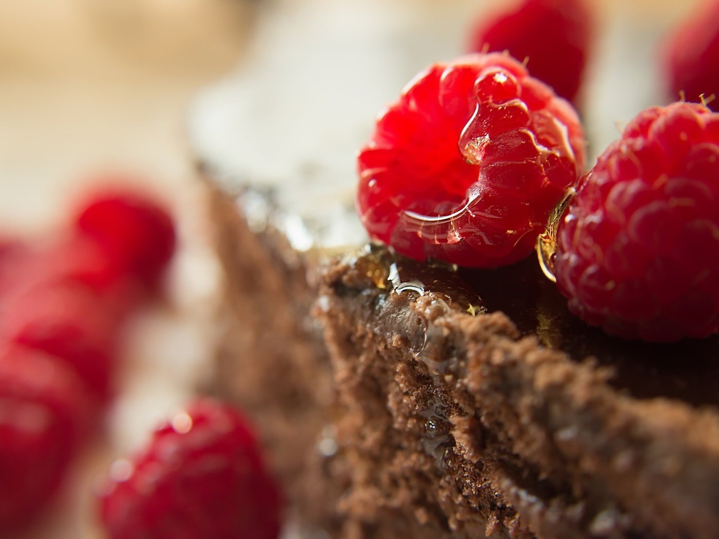 Обои малина, ягоды, сладкое, торт, десерт, raspberry, berries, sweet, cake, dessert разрешение 2048x1365 Загрузить