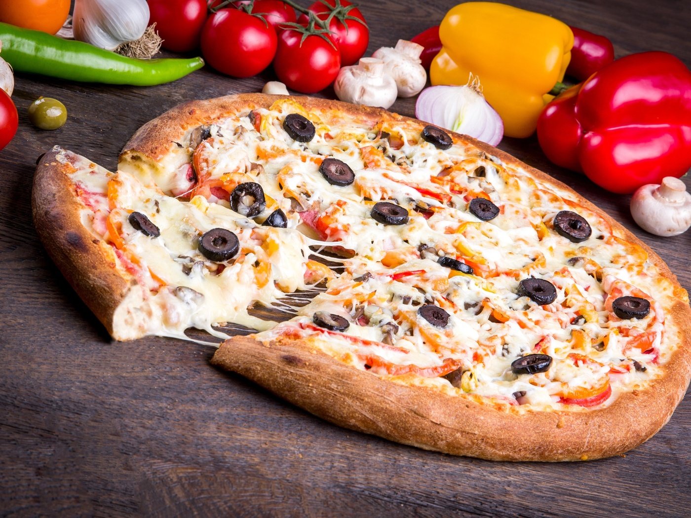 Обои овощи, перец, пицца, маслины, vegetables, pepper, pizza, olives разрешение 3000x2009 Загрузить