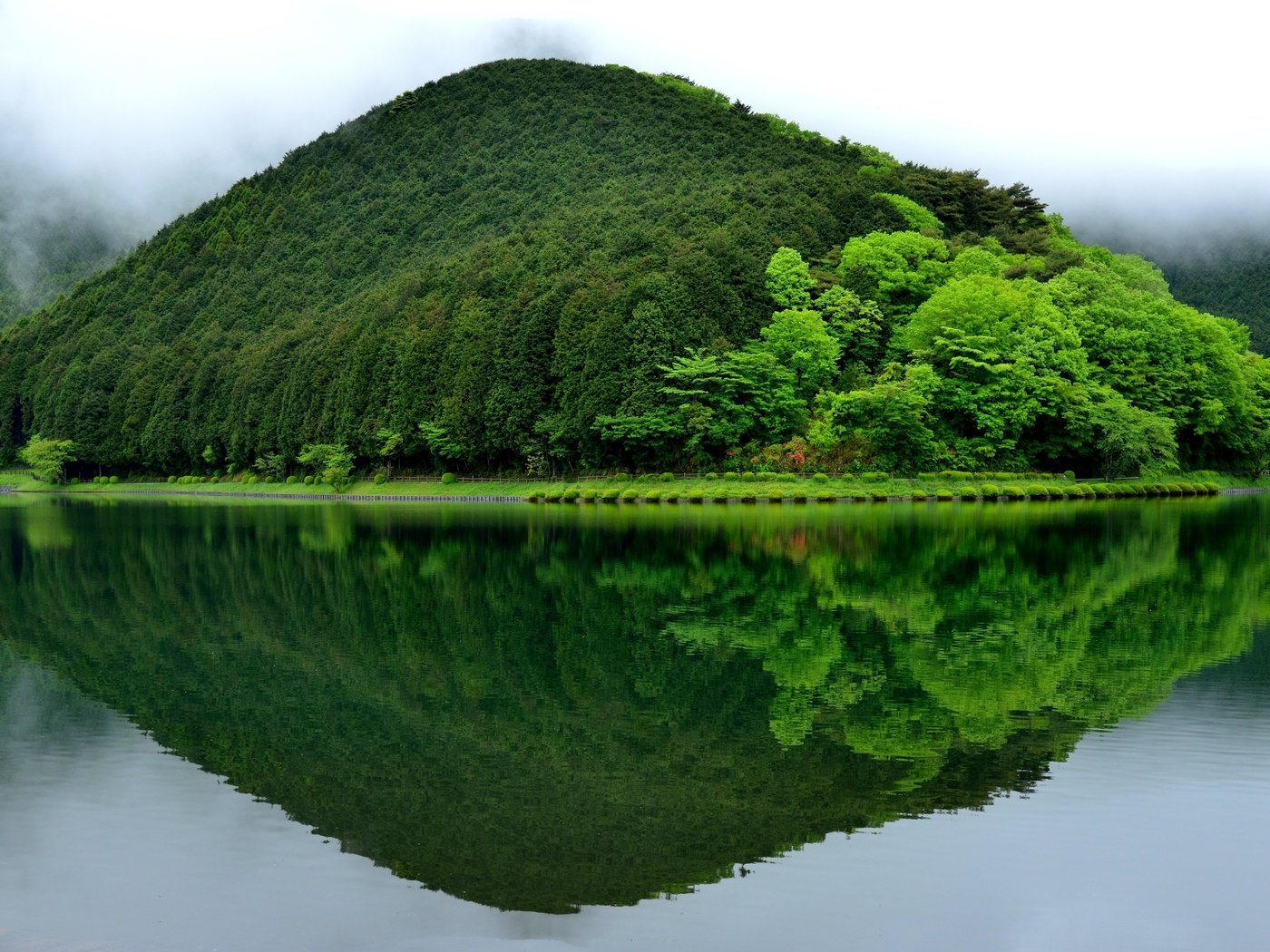 Обои деревья, зелень, отражение, пейзаж, гора, япония, холм, trees, greens, reflection, landscape, mountain, japan, hill разрешение 3000x1951 Загрузить