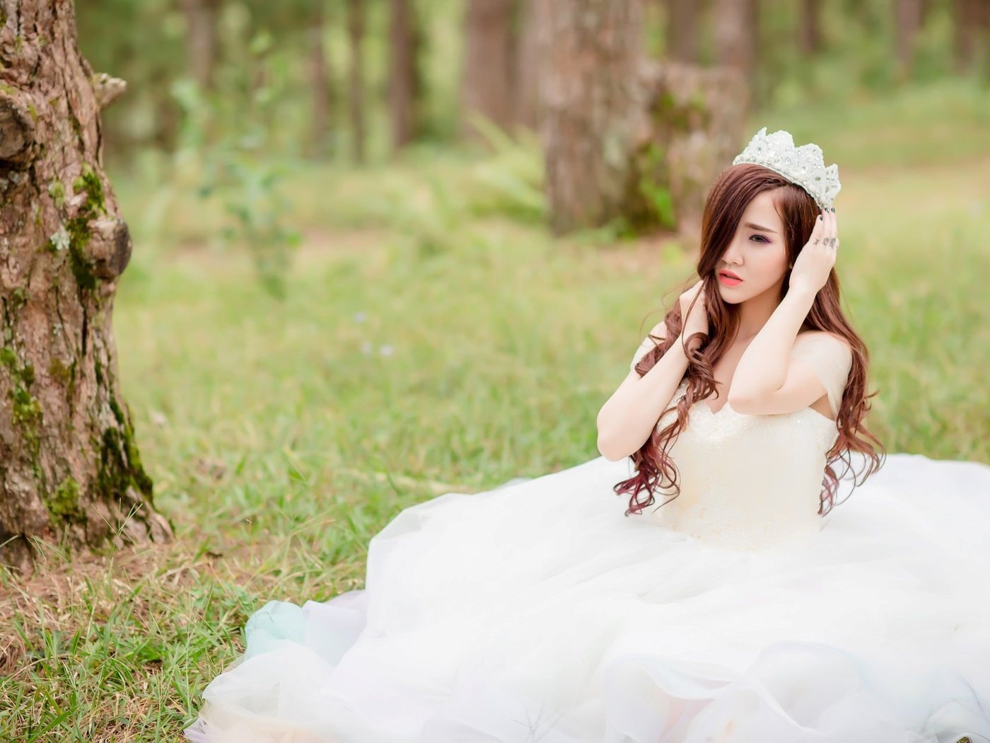 Обои лес, девушка, настроение, взгляд, азиатка, белое платье, невеста, forest, girl, mood, look, asian, white dress, the bride разрешение 2048x1268 Загрузить