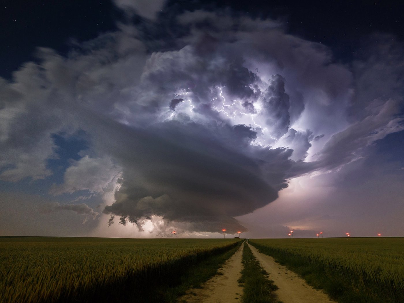 Обои небо, дорога, ночь, природа, молния, поле, гроза, циклон, the sky, road, night, nature, lightning, field, the storm, cyclone разрешение 1920x1080 Загрузить