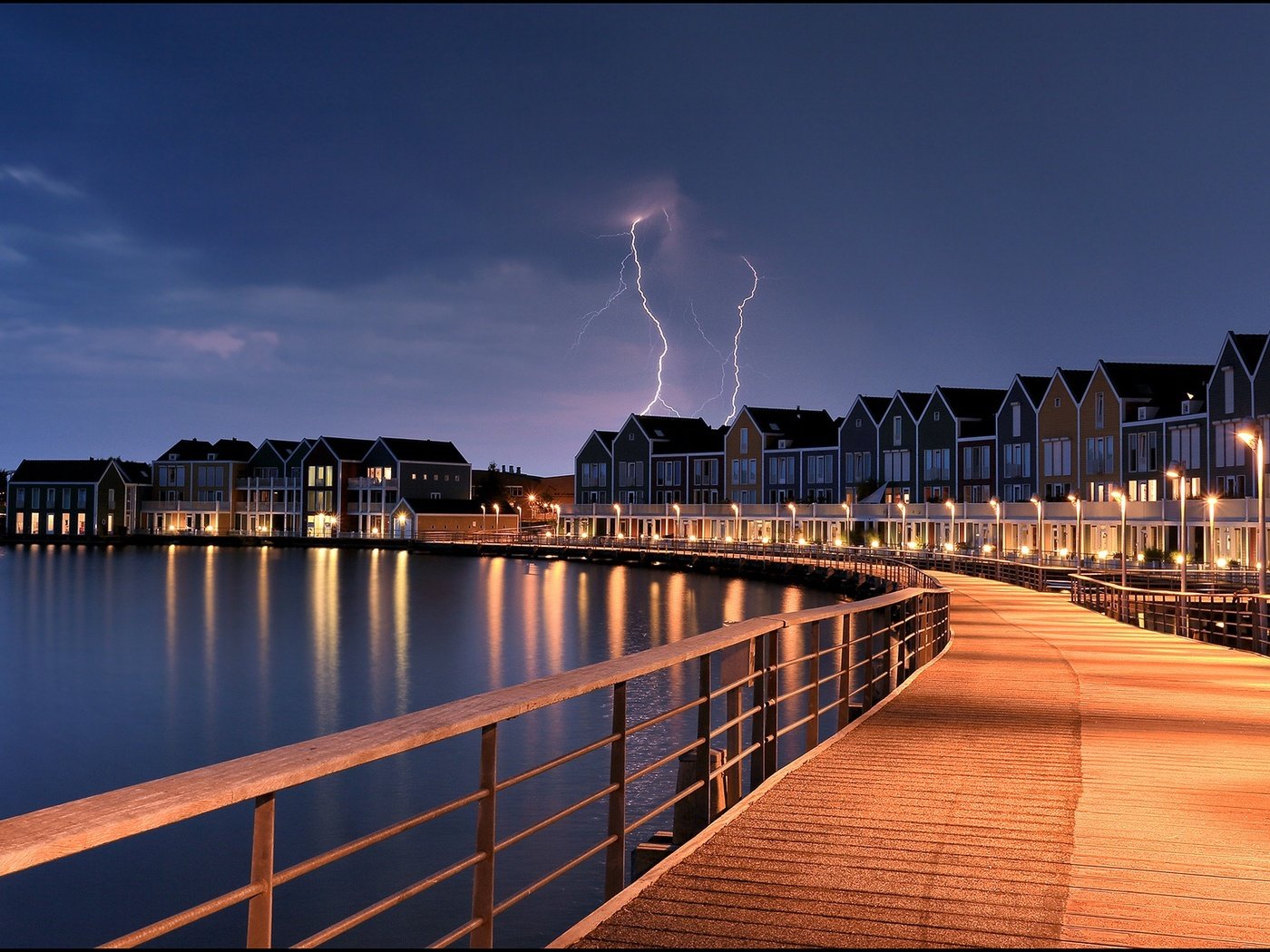 Обои огни, вечер, гроза, нидерланды, голландия, хаутен, lights, the evening, the storm, netherlands, holland, houten разрешение 2048x1156 Загрузить