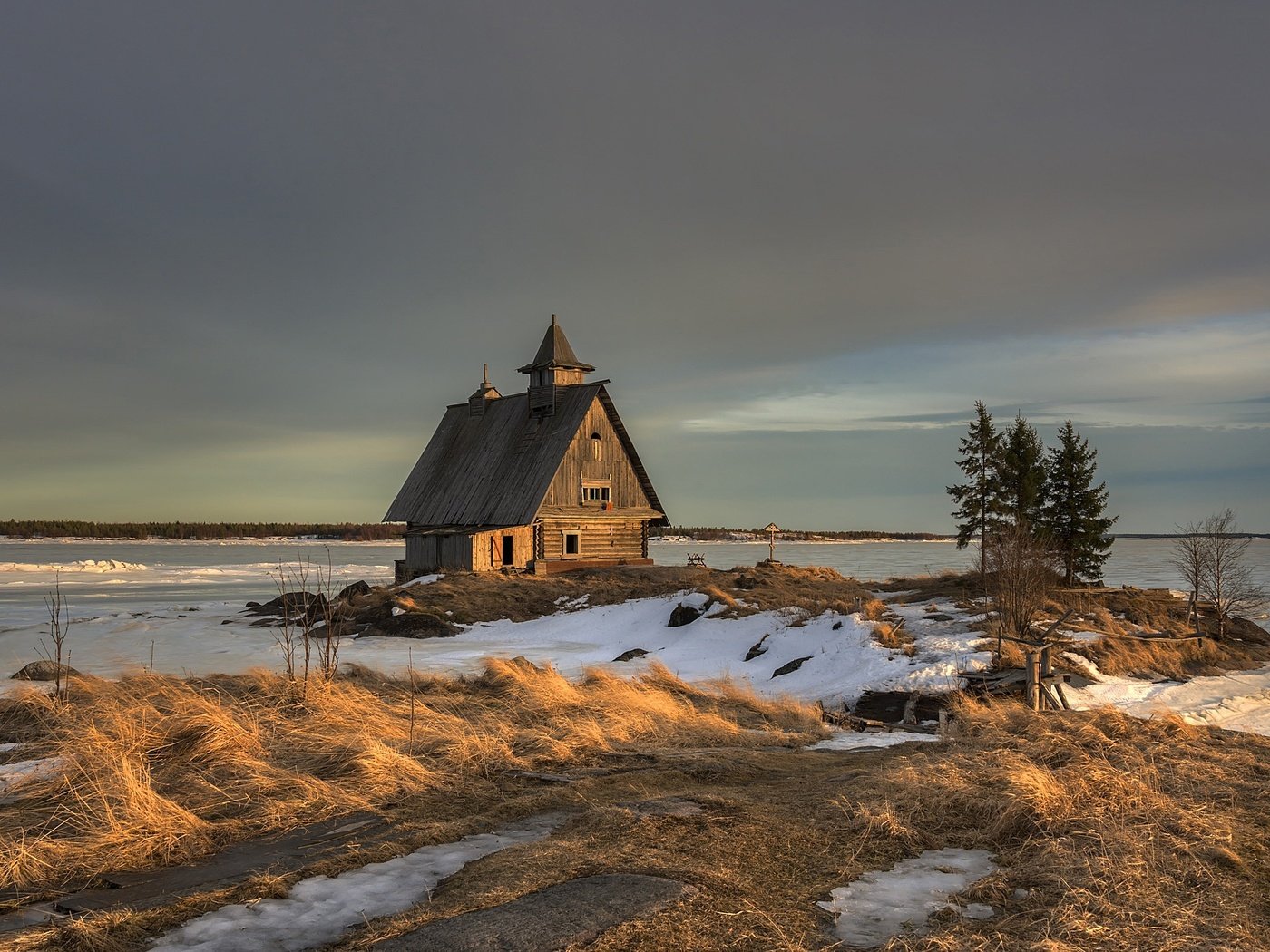 Обои вечер, залив, россия, весна, остров, карелия, поселок, the evening, bay, russia, spring, island, karelia, the village разрешение 2393x1400 Загрузить