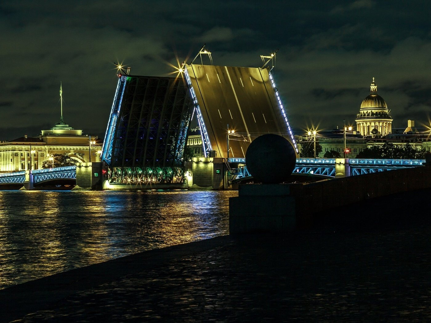 Завтрашний санкт петербург. Ночной Санкт-Петербург. Разводной мост в Санкт-Петербурге ночью. Мост Санкт Петербург вид сбоку.