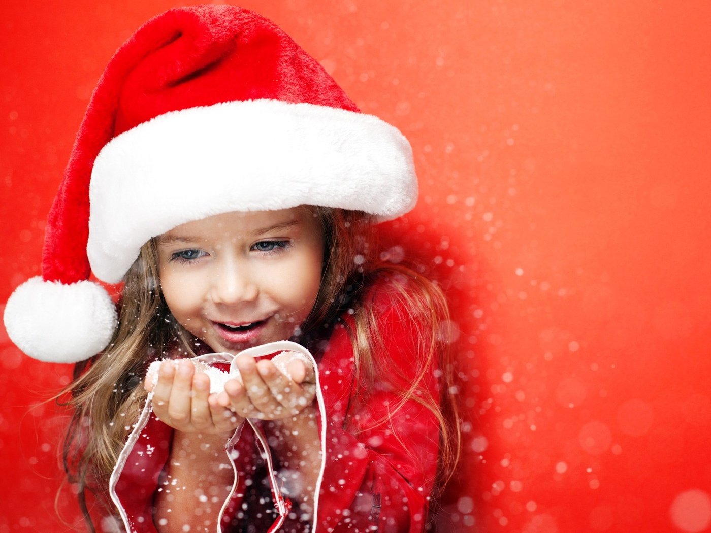 Обои новый год, дети, девочка, волосы, руки, новогодняя шапка, new year, children, girl, hair, hands, christmas hat разрешение 1920x1280 Загрузить