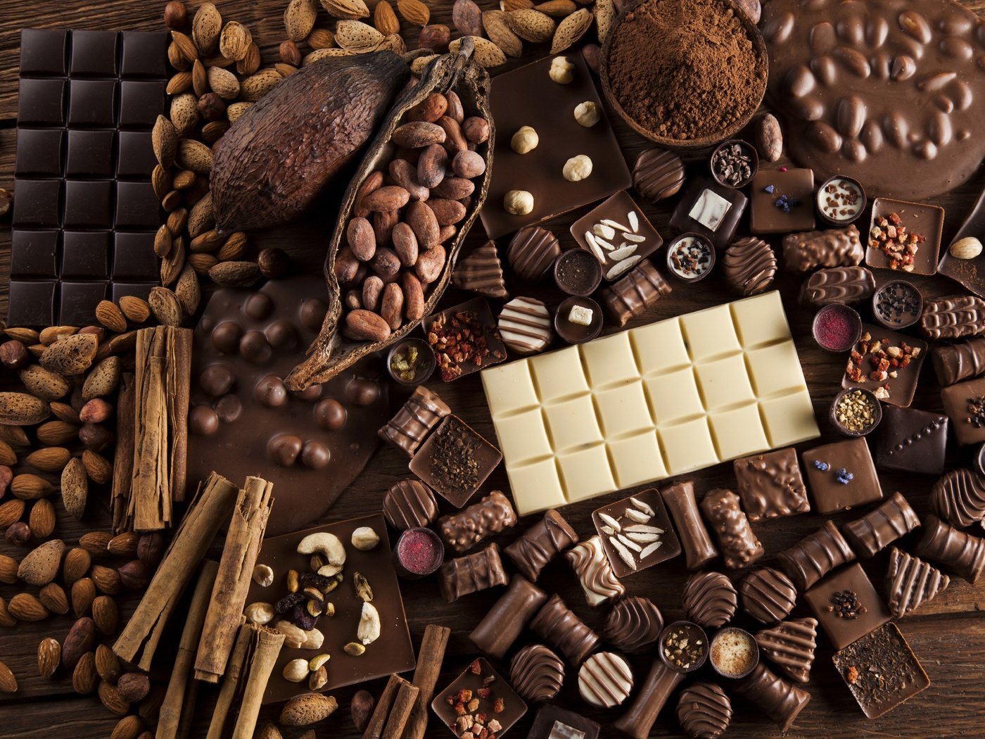 Обои орехи, шоколадные конфеты, корица, ассортимент, конфеты, шоколад какао, шоколад, сладкое, миндаль, пряности, ассорти, nuts, chocolates, cinnamon, range, chocolate cocoa, candy, chocolate, sweet, almonds, spices, cuts разрешение 2880x1920 Загрузить