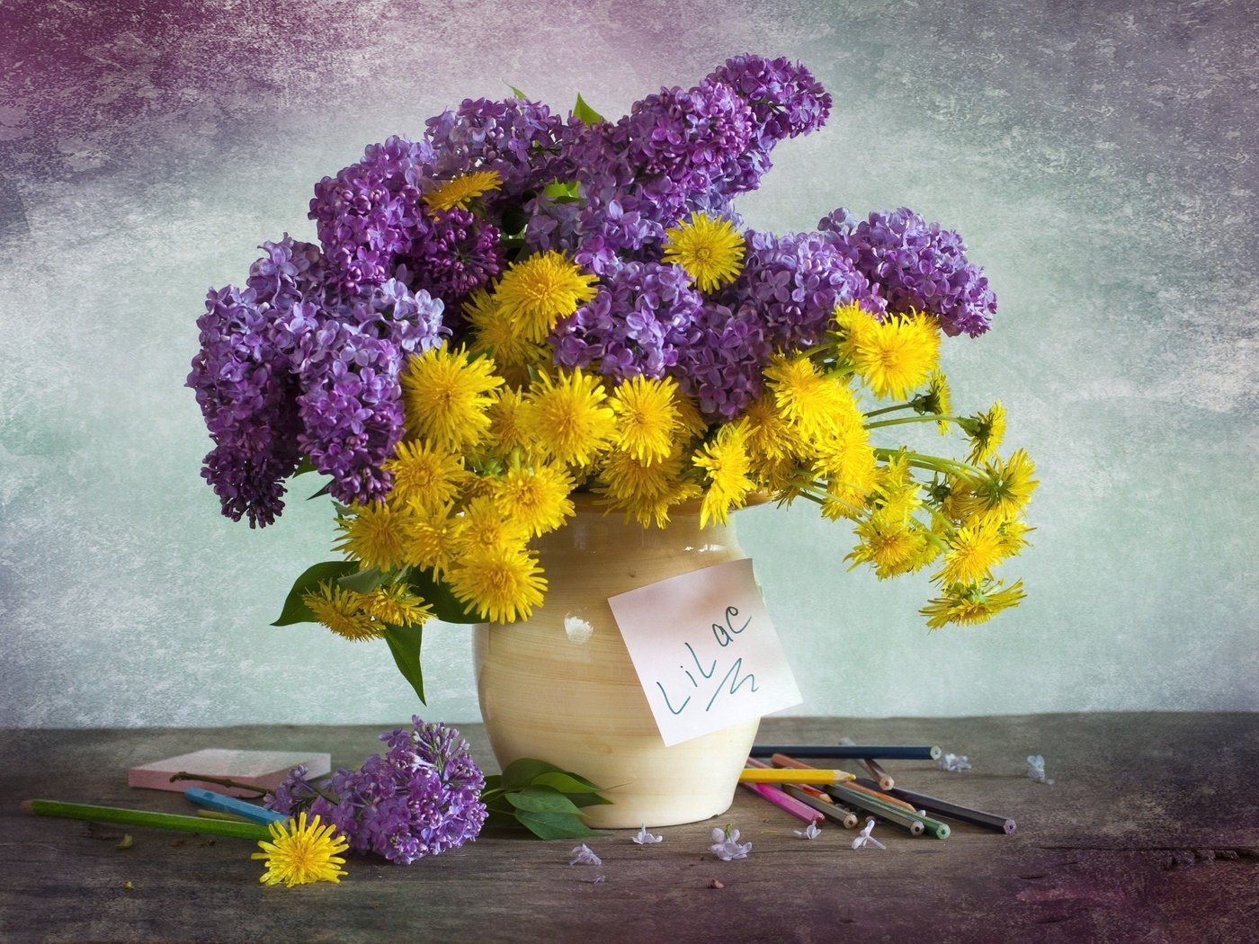 Обои цветы, карандаши, букет, одуванчики, ваза, сирень, композиция, flowers, pencils, bouquet, dandelions, vase, lilac, composition разрешение 2400x1594 Загрузить