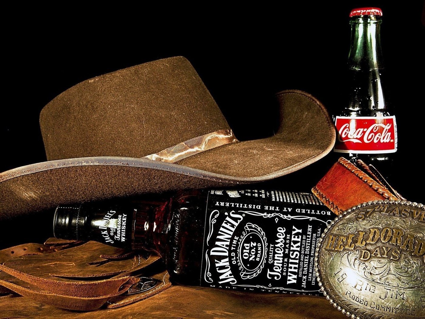 Обои напитки, джек дэниелс, бутылки, ковбойская шляпа, алкоголь, jack daniel's, jack daniel, шляпа, натюрморт, кока-кола, виски, кола, drinks, jack daniels, bottle, cowboy hat, alcohol, hat, still life, coca-cola, whiskey, cola разрешение 1920x1200 Загрузить