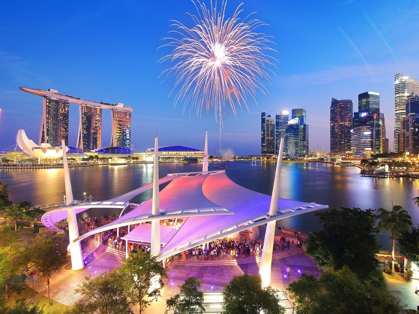 Обои огни, салют, небоскребы, фейерверк, сингапур, marina bay sands, lights, salute, skyscrapers, fireworks, singapore разрешение 2048x1365 Загрузить