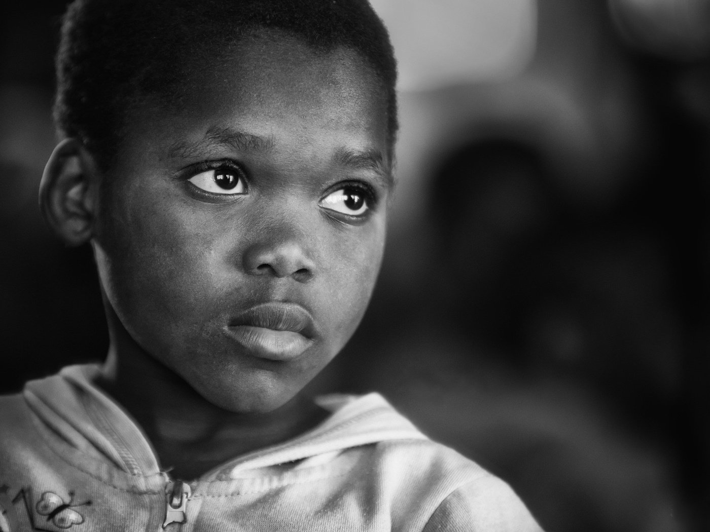 Обои портрет, чёрно-белое, дети, лицо, ребенок, мальчик, portrait, black and white, children, face, child, boy разрешение 1920x1280 Загрузить