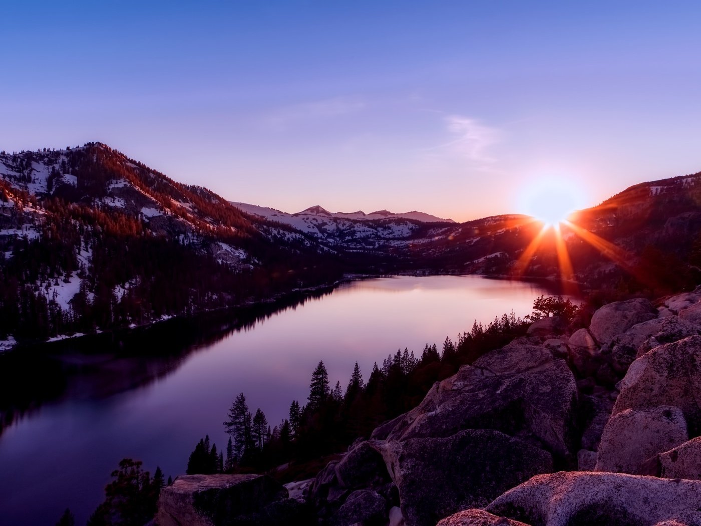 Обои вода, вечер, озеро, горы, камни, закат, валуны, water, the evening, lake, mountains, stones, sunset, boulders разрешение 1999x1333 Загрузить