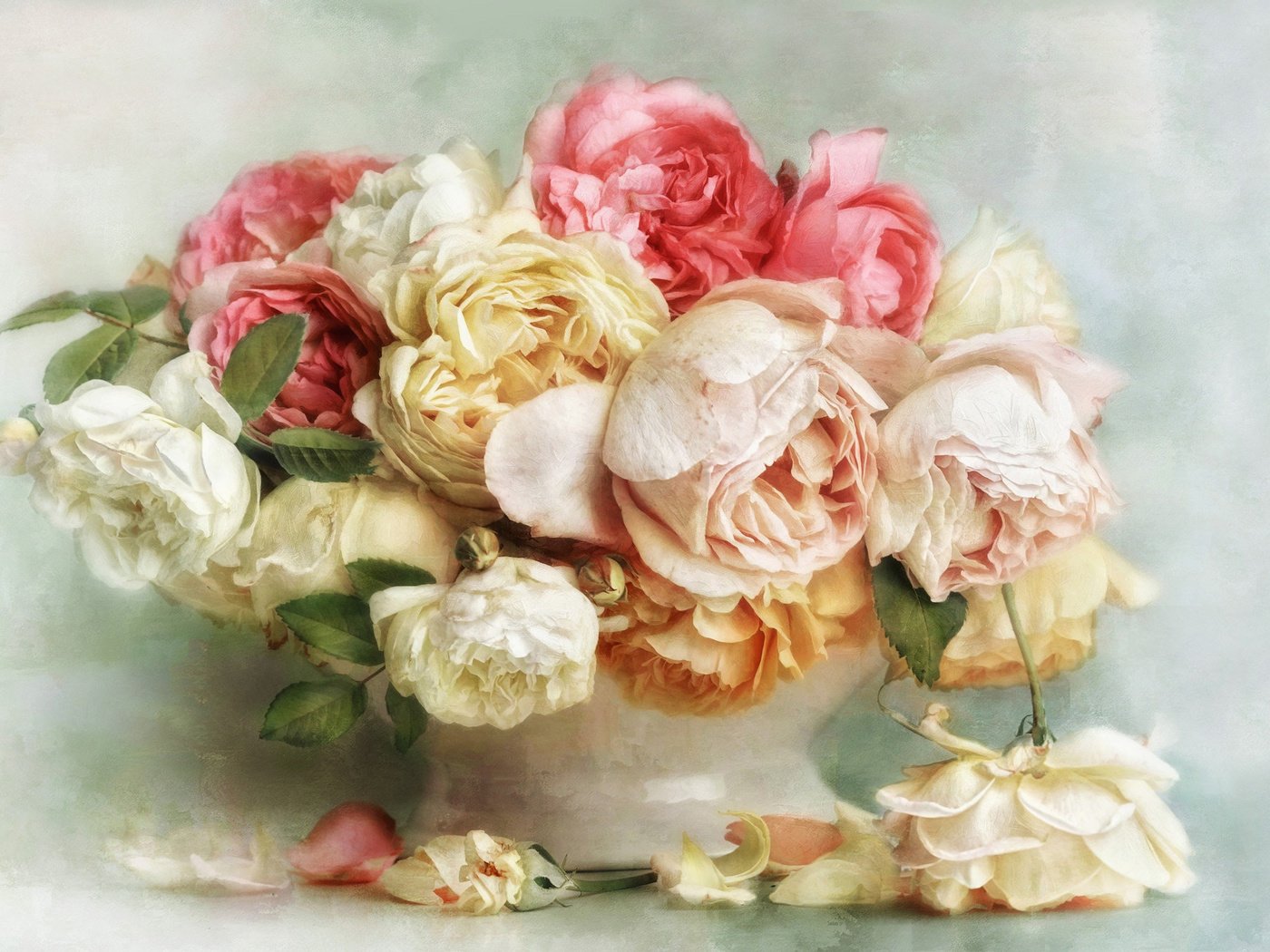 Обои цветы, бутоны, розы, лепестки, букет, ваза, flowers, buds, roses, petals, bouquet, vase разрешение 2000x1355 Загрузить