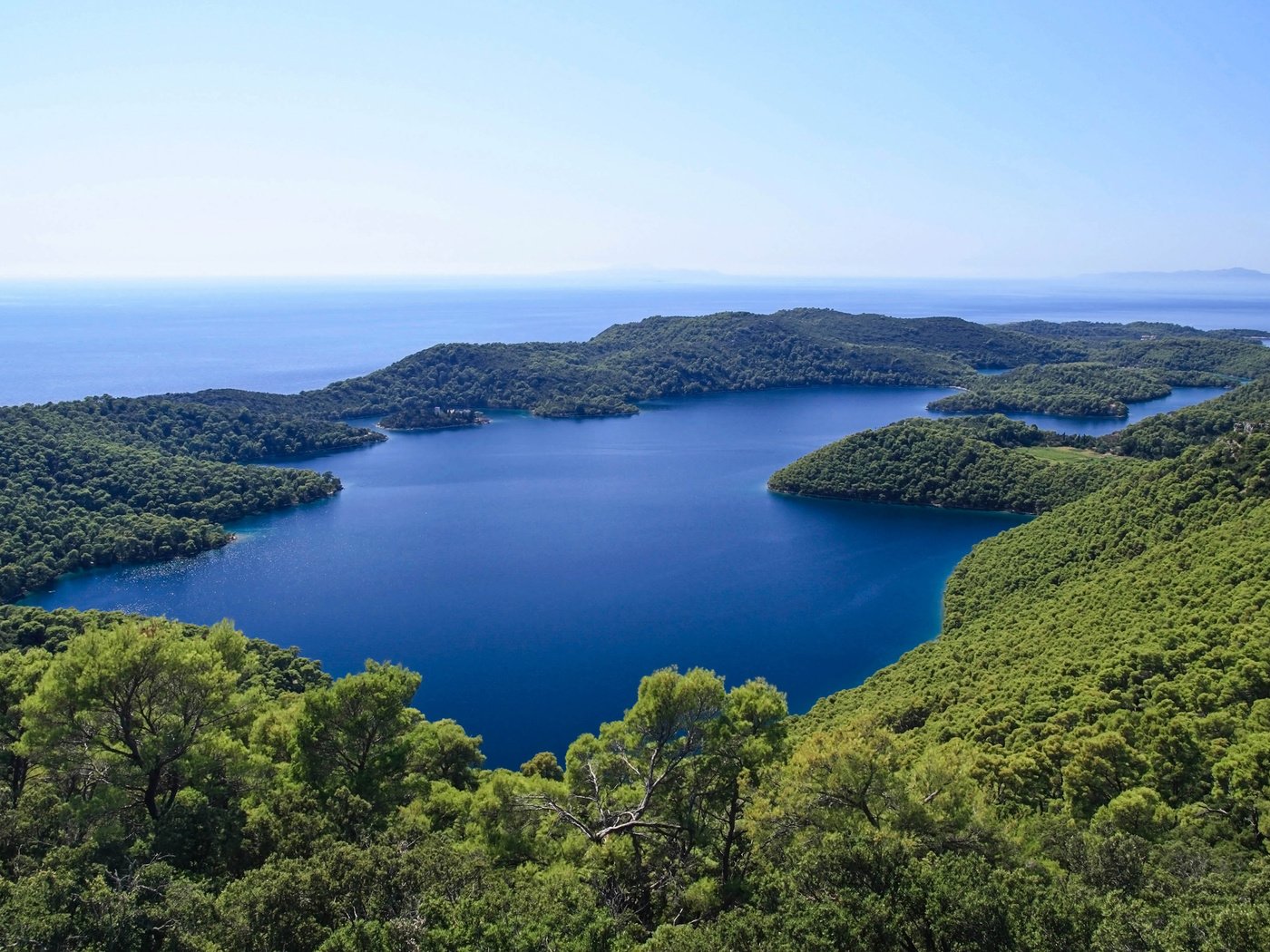 Обои озеро, природа, лес, пейзаж, lake, nature, forest, landscape разрешение 2880x1800 Загрузить