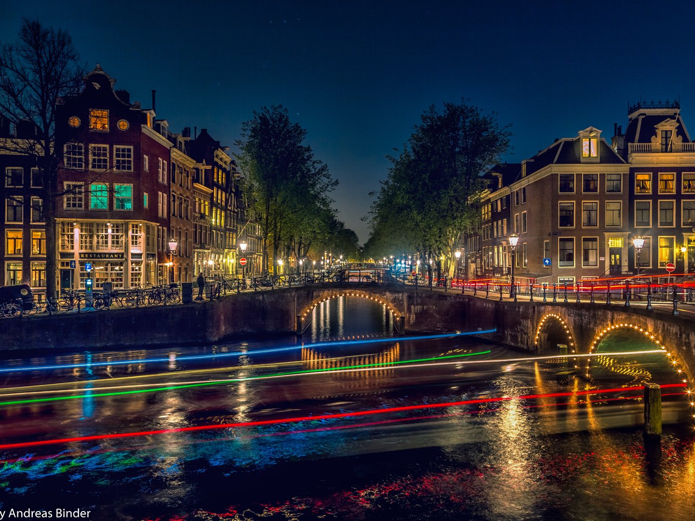 Обои ночь, вода, город, нидерланды, амстердам, голландия, andreas binder, night, water, the city, netherlands, amsterdam, holland разрешение 5655x3770 Загрузить