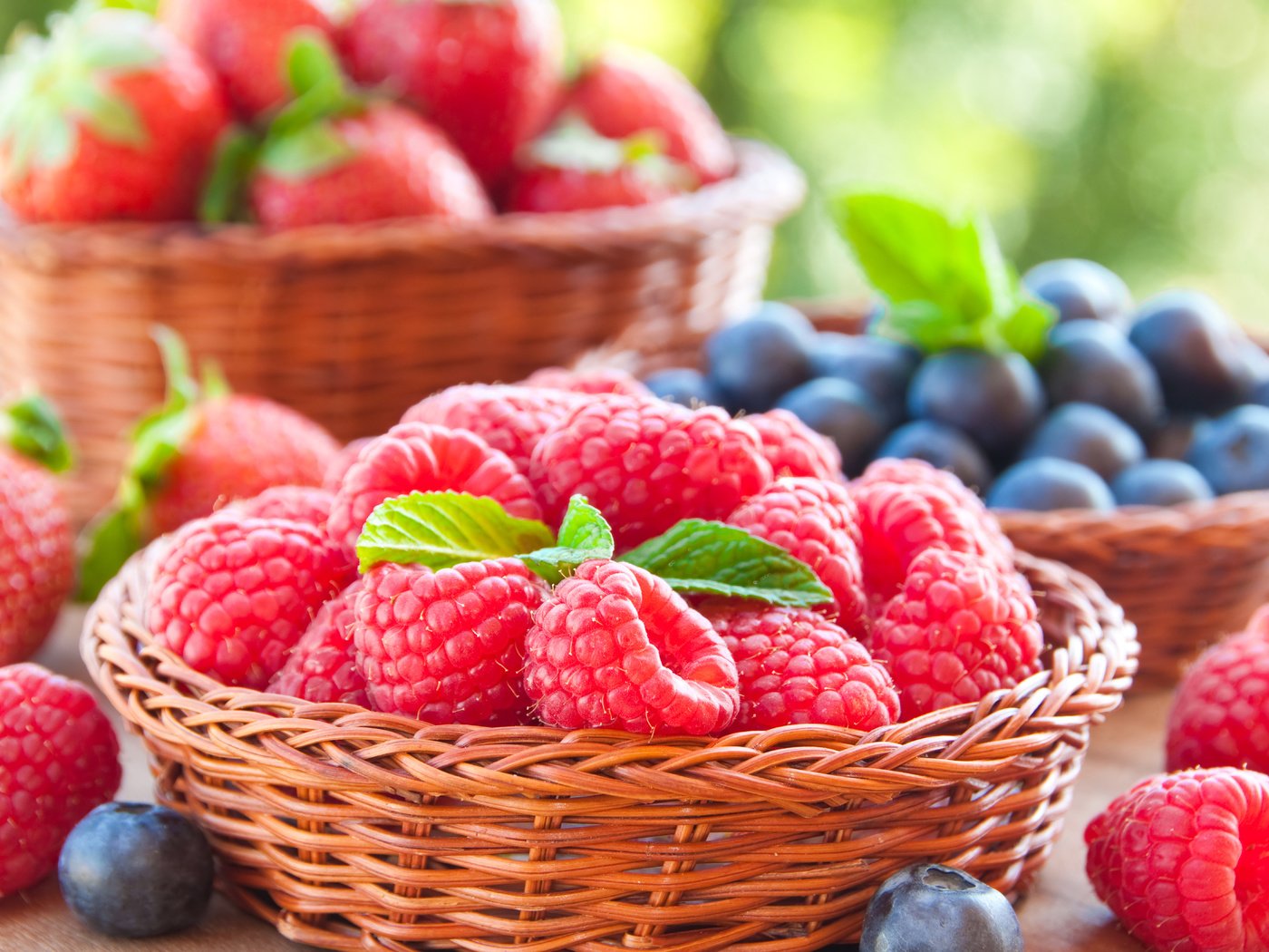 Обои малина, клубника, ягоды, черника, raspberry, strawberry, berries, blueberries разрешение 7000x4649 Загрузить