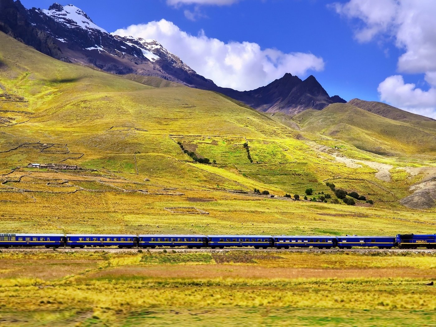 Обои небо, облака, горы, железная дорога, природа, поезд, альпы, the sky, clouds, mountains, railroad, nature, train, alps разрешение 2200x1360 Загрузить