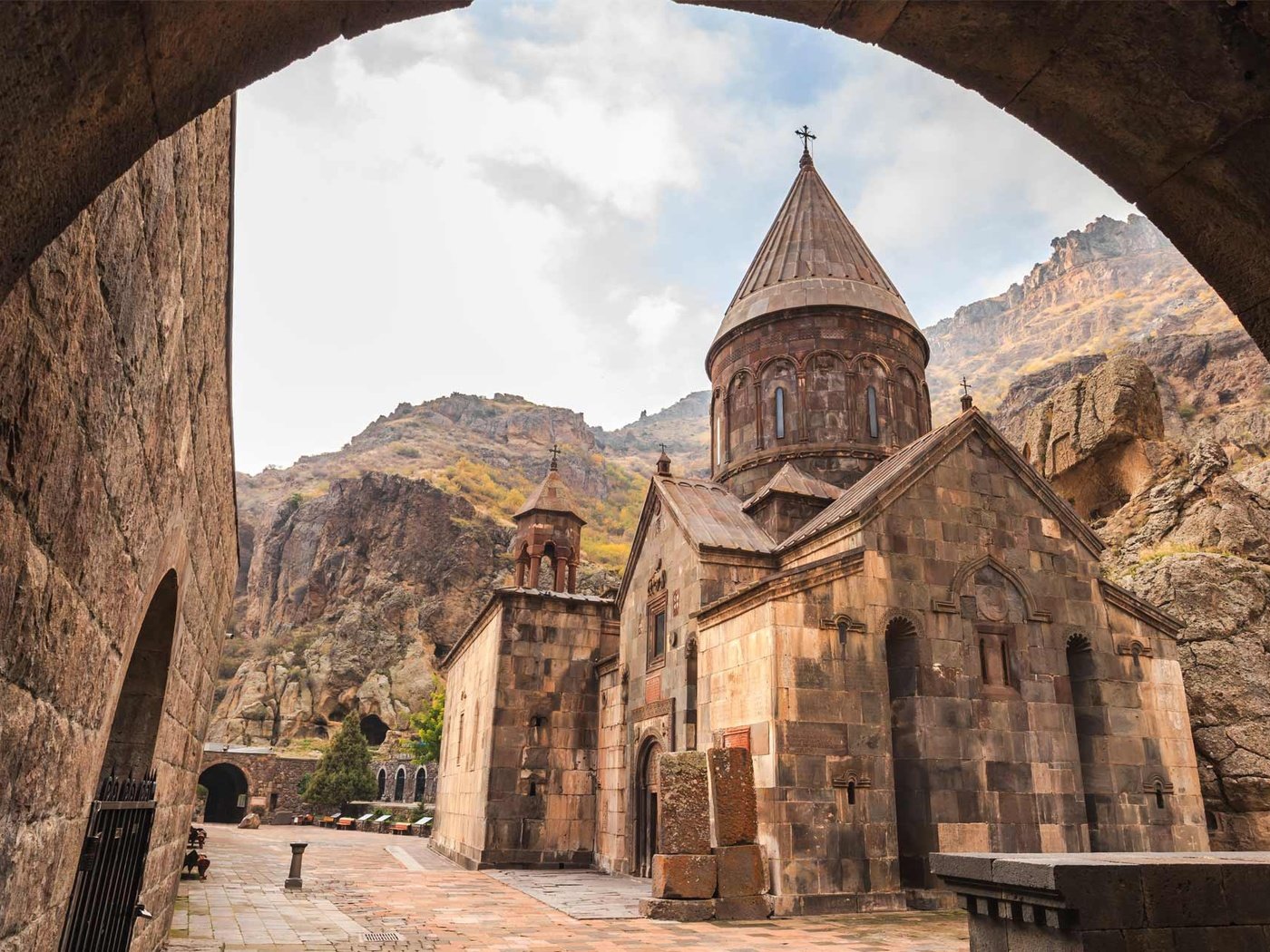 Обои храм, церковь, армения, айастан, vanq, geghard, temple, church, armenia, hayastan разрешение 1920x1280 Загрузить