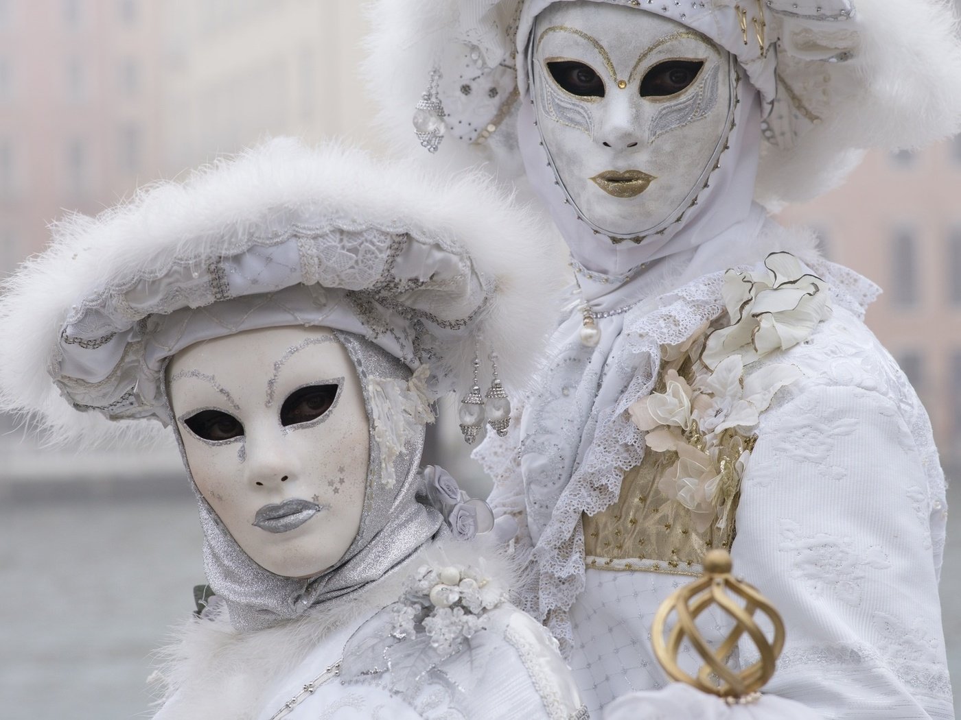 Обои белый, пара, костюмы, маски, карнавал, карнавальные, white, pair, costumes, mask, carnival разрешение 1920x1200 Загрузить