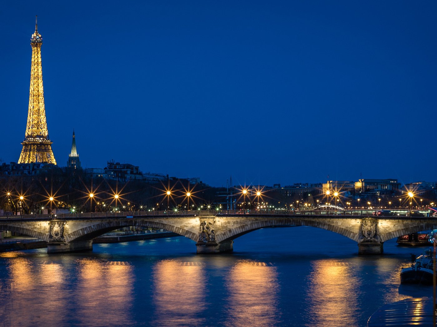 Обои огни, река, мост, город, париж, франция, эйфелева башня, lights, river, bridge, the city, paris, france, eiffel tower разрешение 1920x1080 Загрузить