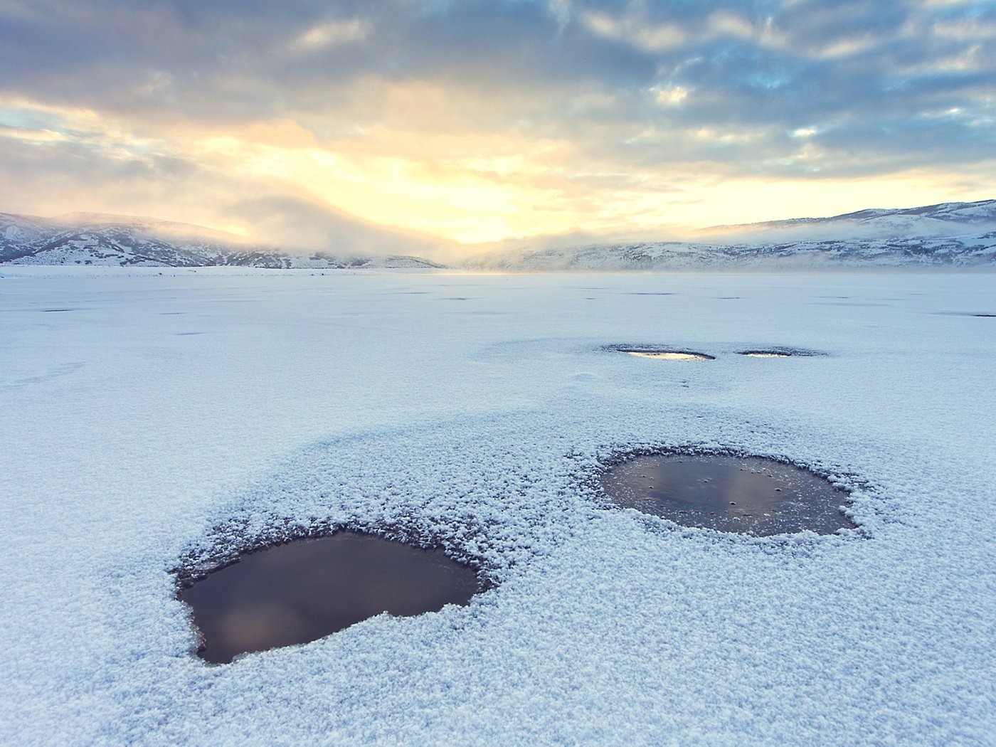 Обои небо, облака, озеро, природа, зима, пейзаж, the sky, clouds, lake, nature, winter, landscape разрешение 1920x1200 Загрузить