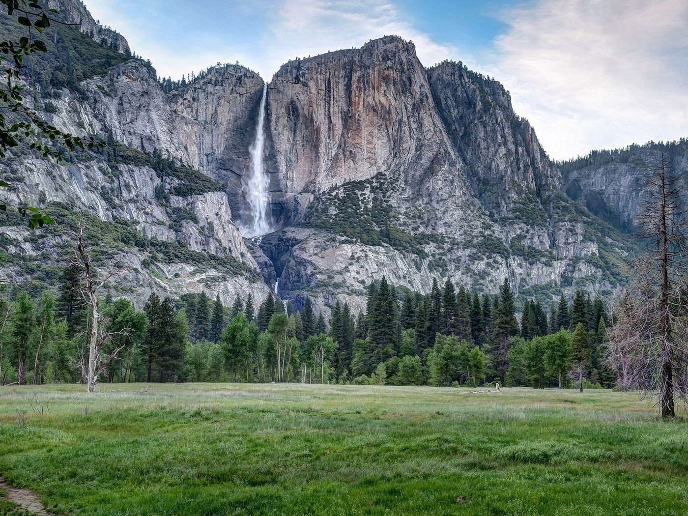 Обои деревья, горы, пейзаж, водопад, йосемитский национальный парк, trees, mountains, landscape, waterfall, yosemite national park разрешение 1920x1200 Загрузить