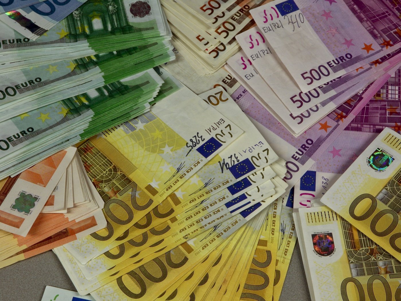 Обои деньги, валюта, купюры, евро, money, currency, bills, euro разрешение 2560x1600 Загрузить