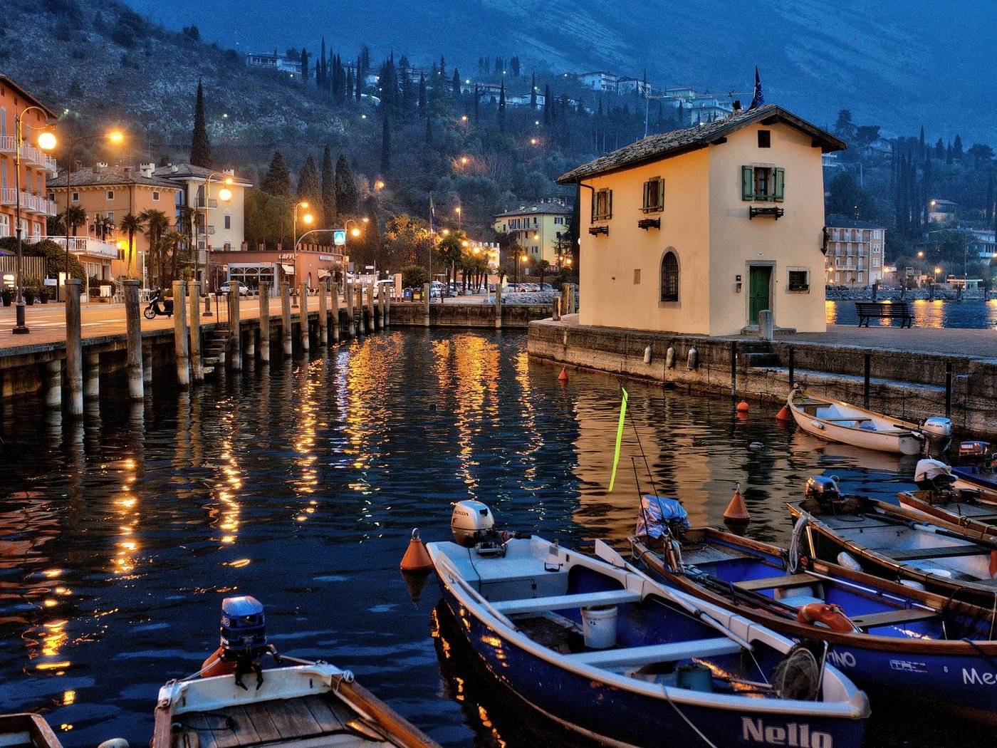 Обои вода, вечер, отражение, город, венеция, ночной город, италия, water, the evening, reflection, the city, venice, night city, italy разрешение 2560x1600 Загрузить