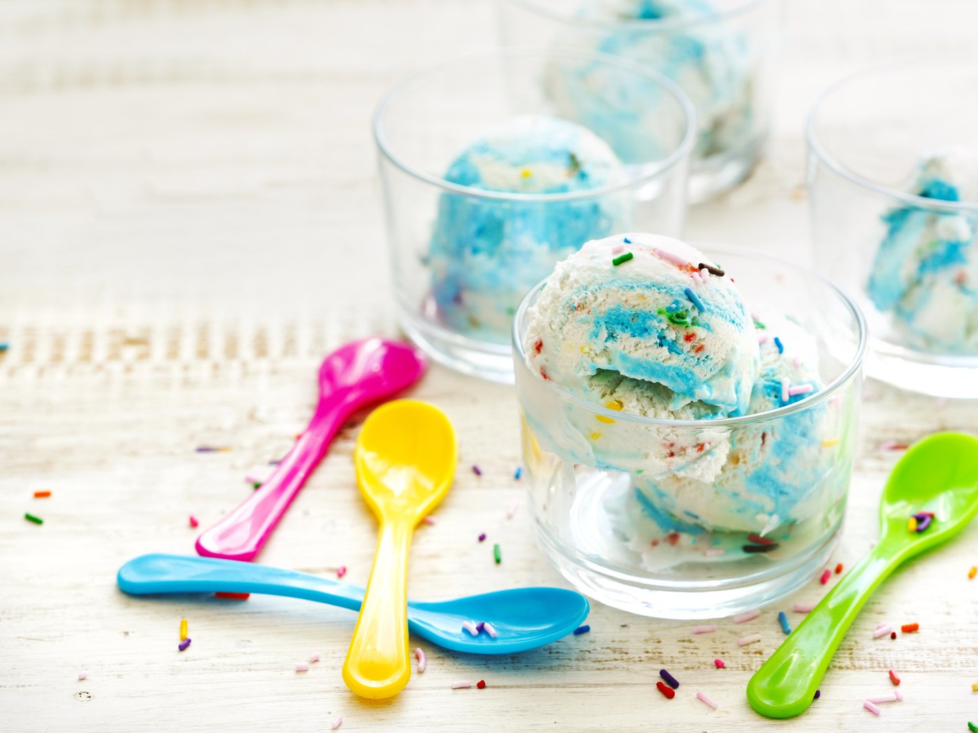 Обои мороженое, окрас, голубая, мороженное, десерт, креманки, ice cream, color, blue, dessert, bowl разрешение 4905x3384 Загрузить