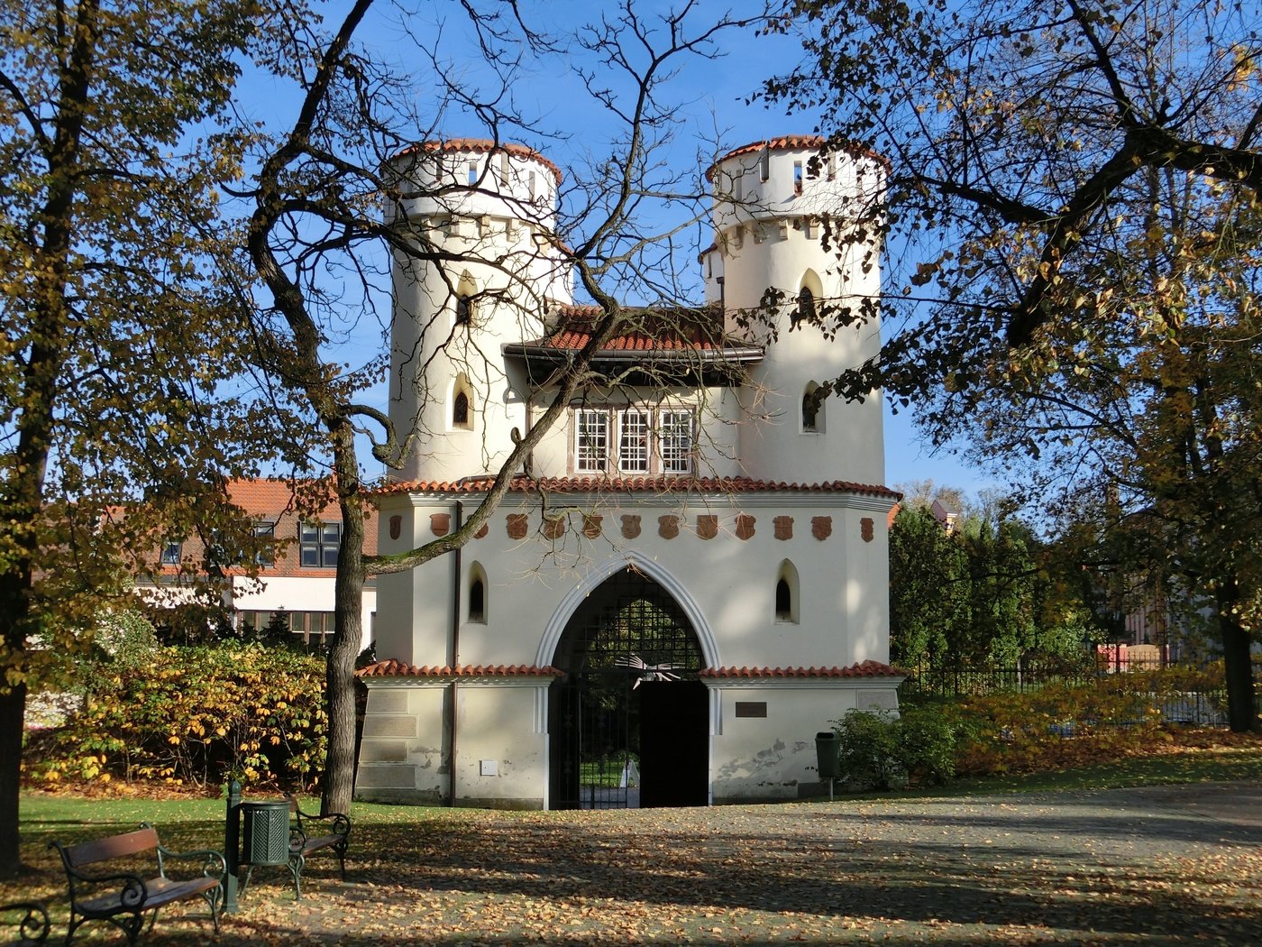 Обои природа, пейзаж, парк, замок, чехия, вход, влашим, nature, landscape, park, castle, czech republic, entrance, vlasim разрешение 4608x3456 Загрузить