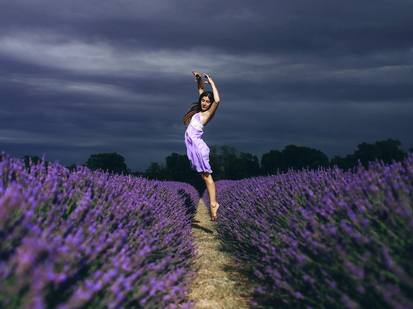 Обои цветы, девушка, настроение, поле, лаванда, прыжок, танец, flowers, girl, mood, field, lavender, jump, dance разрешение 1920x1201 Загрузить