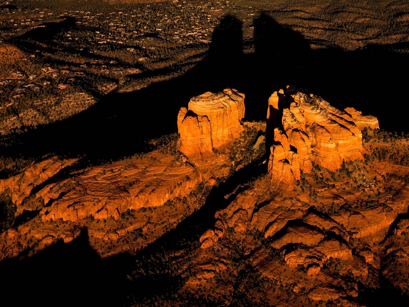 Обои горы, скалы, закат, тень, сша, аризона, катедрал рок, mountains, rocks, sunset, shadow, usa, az, cathedral rock разрешение 2048x1152 Загрузить