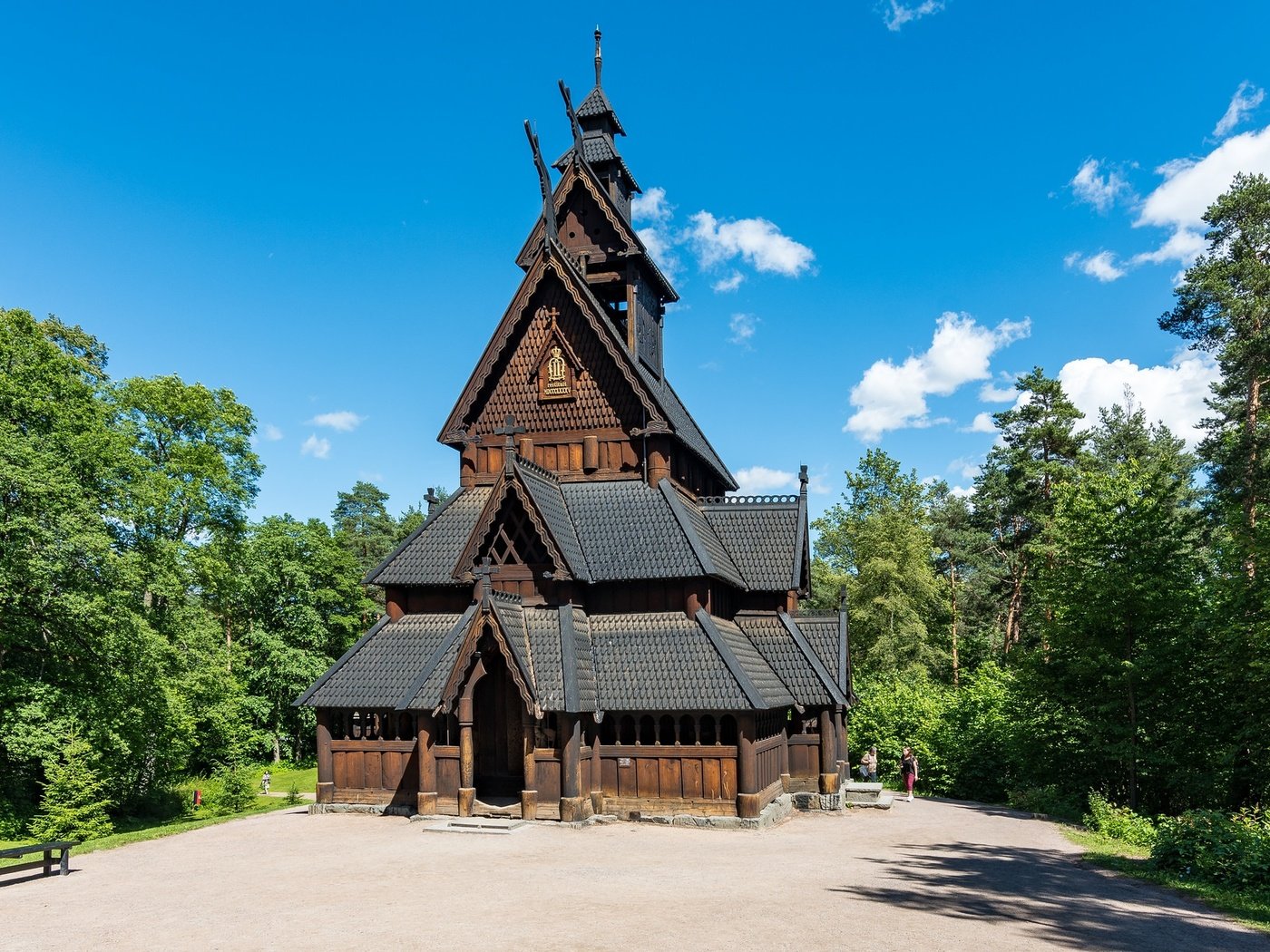 Обои небо, облака, деревья, церковь, норвегия, осло, norwegian folk museum, the sky, clouds, trees, church, norway, oslo разрешение 2048x1221 Загрузить