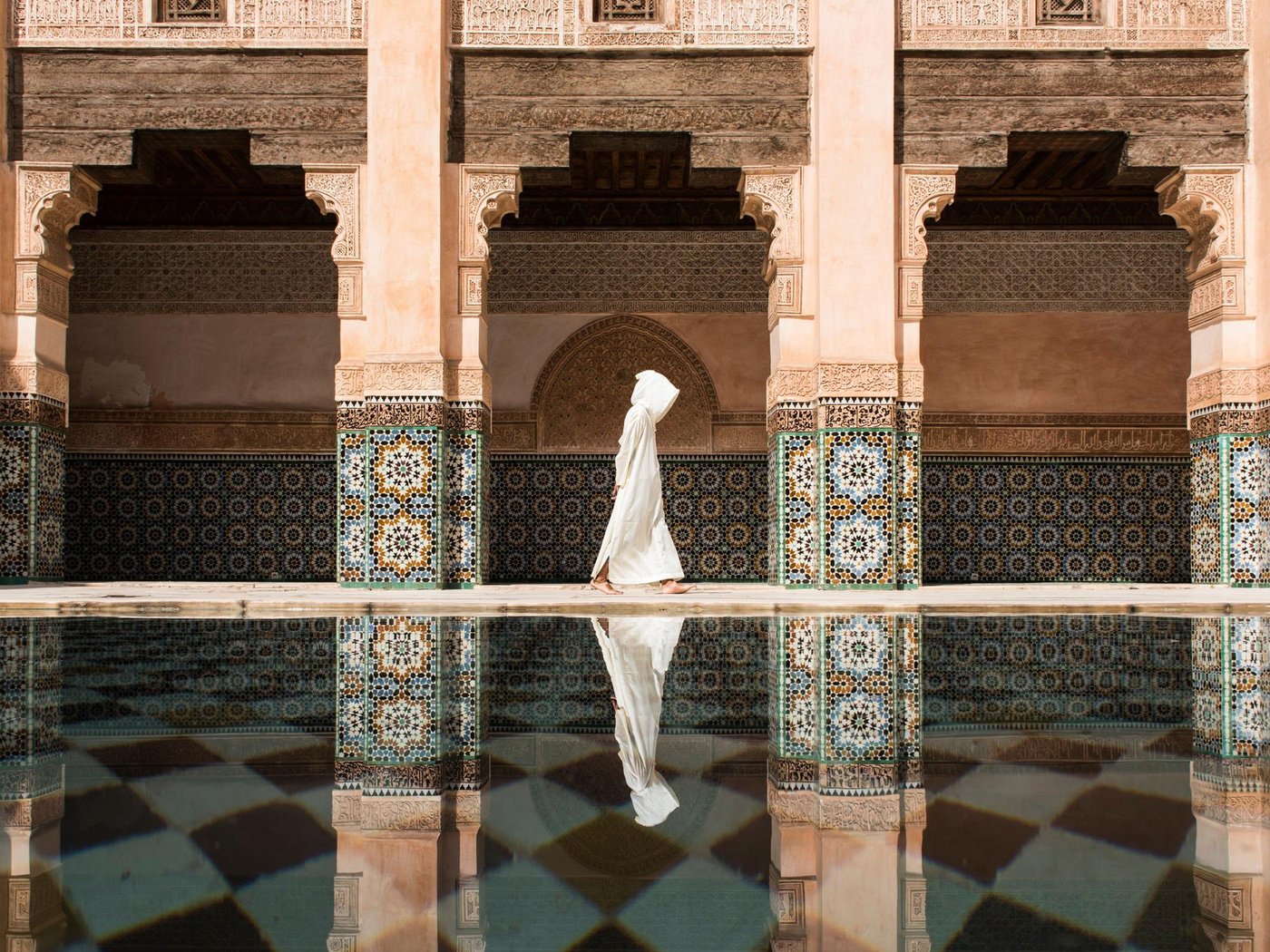 Обои храм, ben youssef, девушка, отражение, город, бассейн, в белом, марракеш, марокко, temple, girl, reflection, the city, pool, in white, marrakech, morocco разрешение 2560x1440 Загрузить